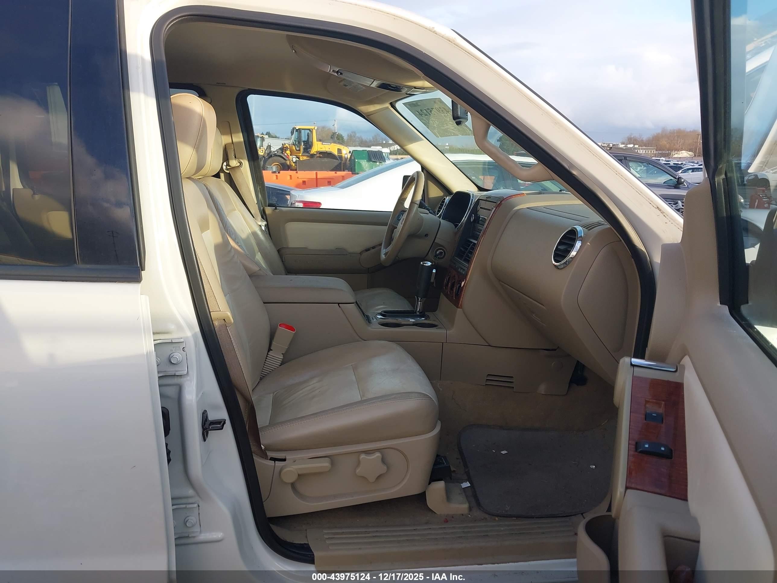 FORD EXPLORER image 5