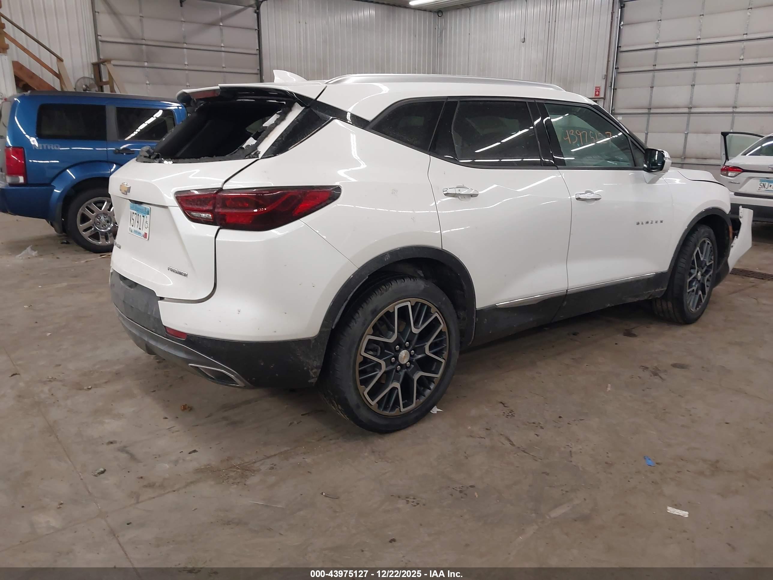 CHEVROLET BLAZER image 4