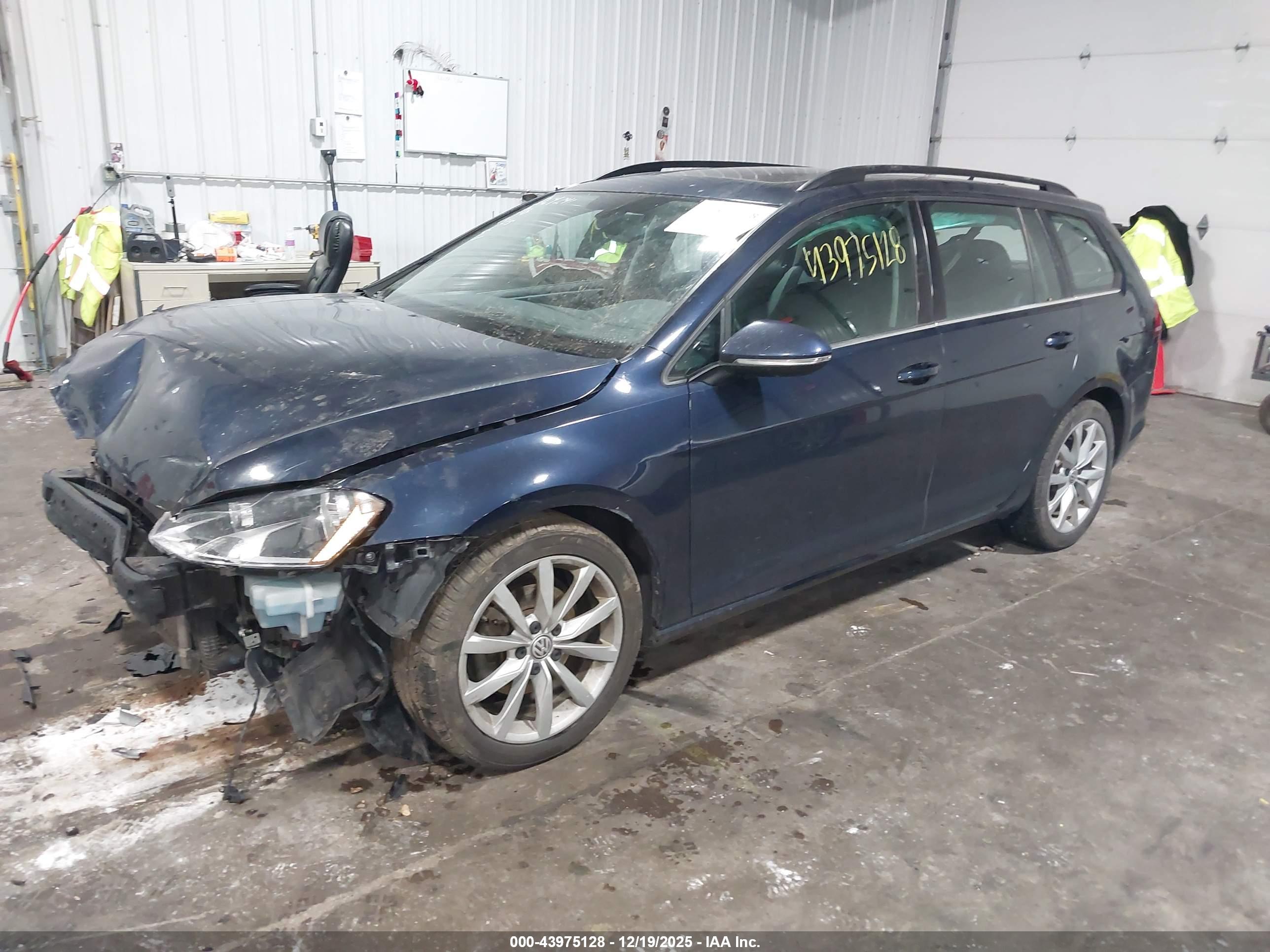 VOLKSWAGEN GOLF image 2