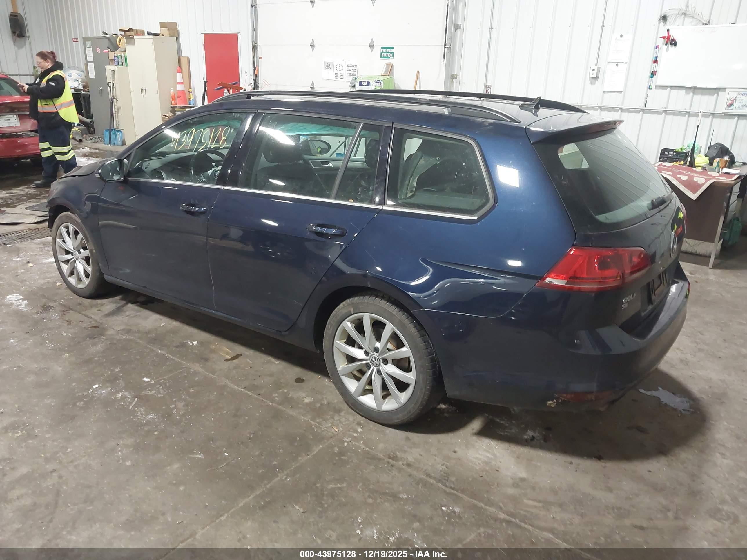 VOLKSWAGEN GOLF image 3