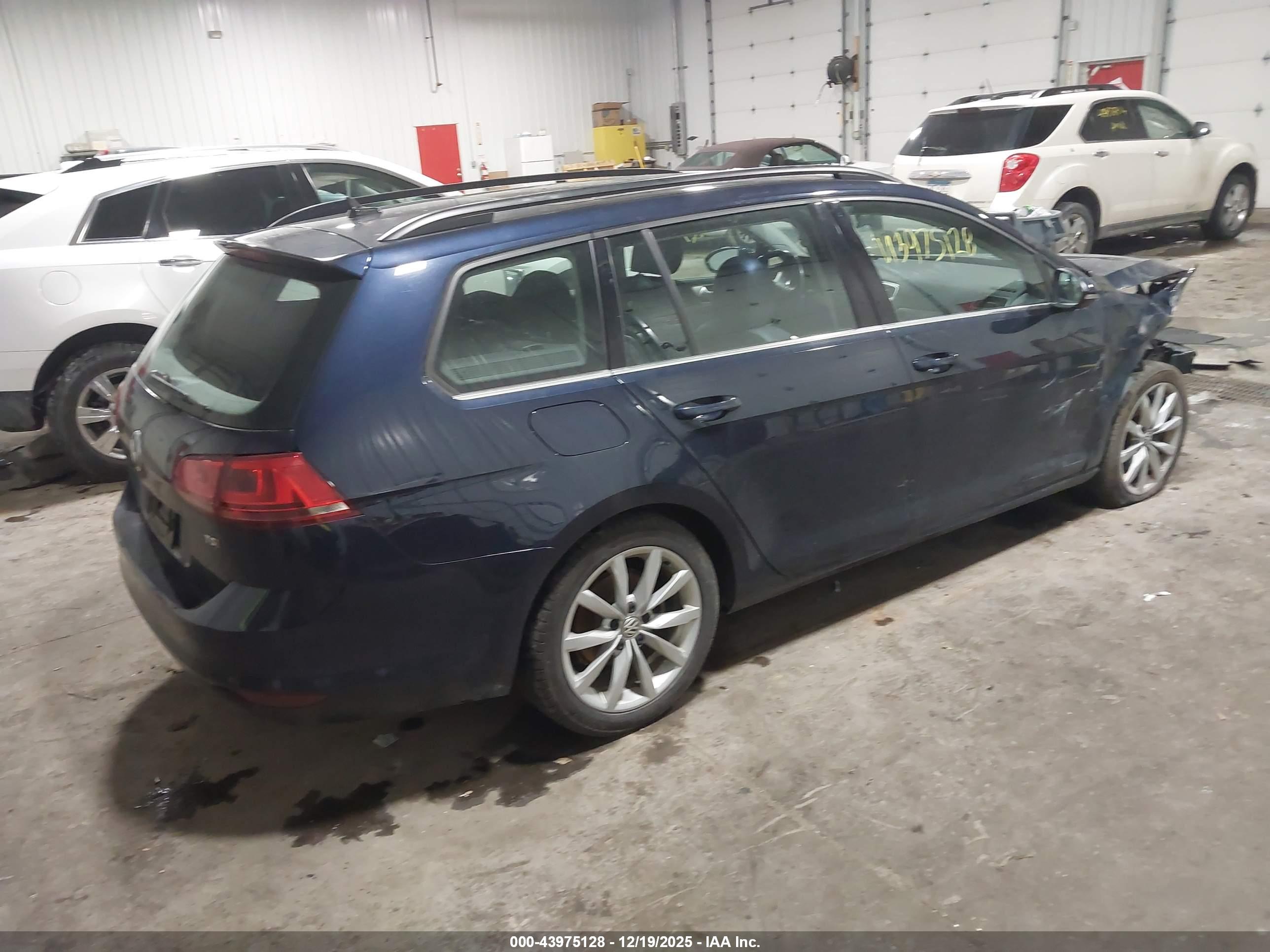 VOLKSWAGEN GOLF image 4