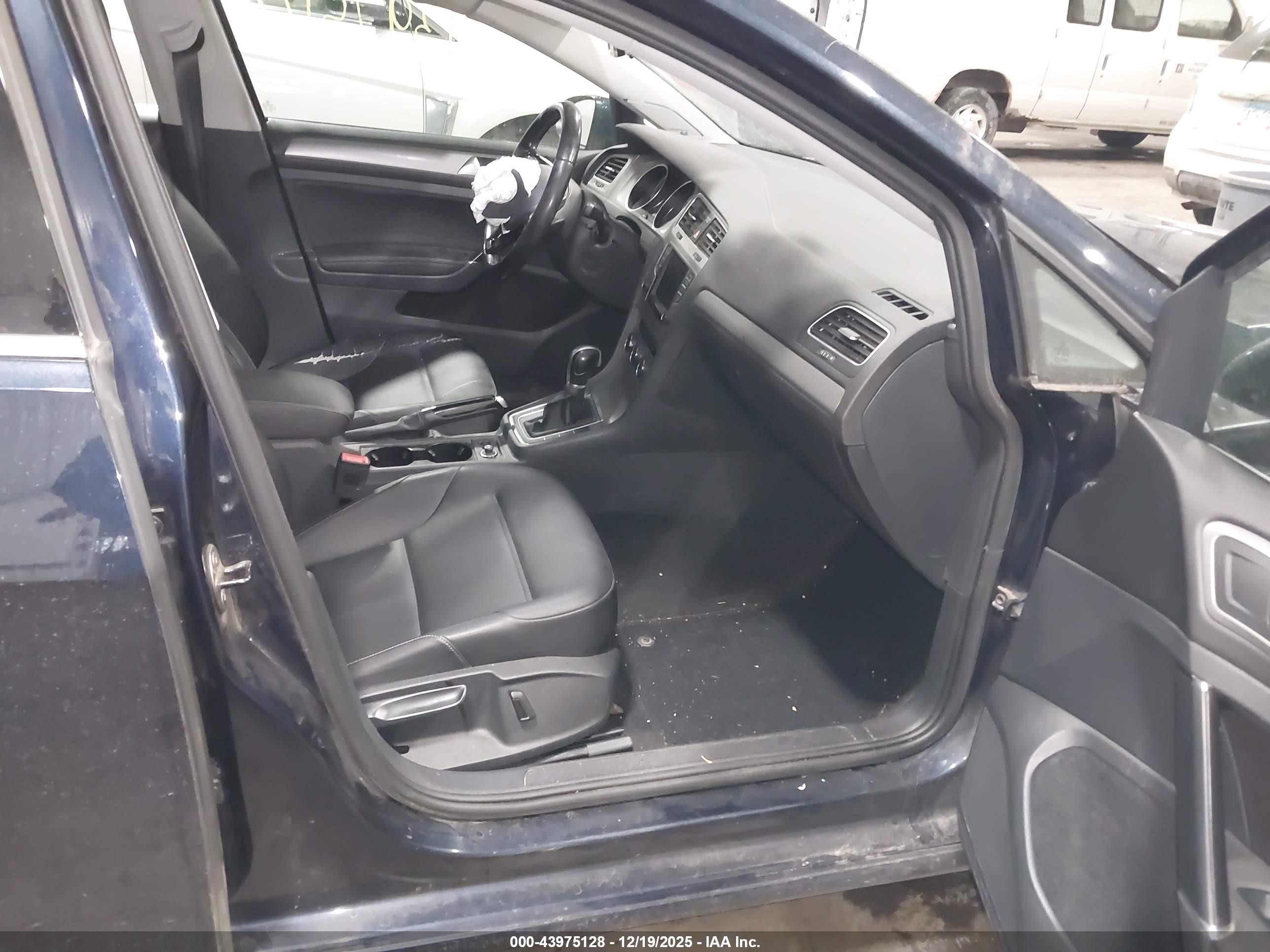 VOLKSWAGEN GOLF image 5