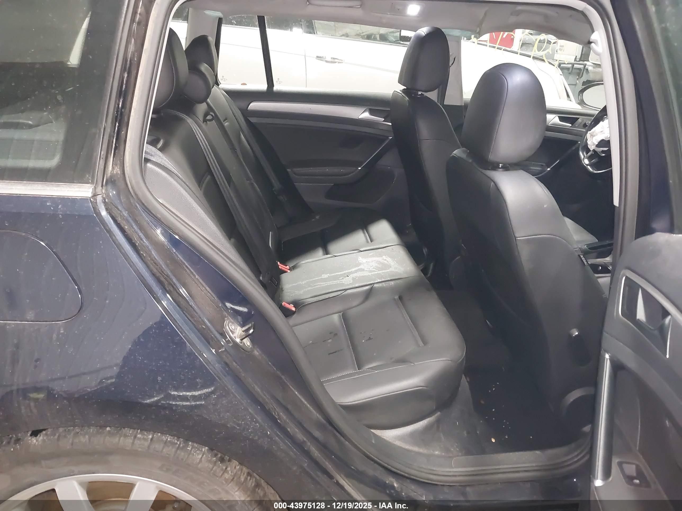 VOLKSWAGEN GOLF image 8