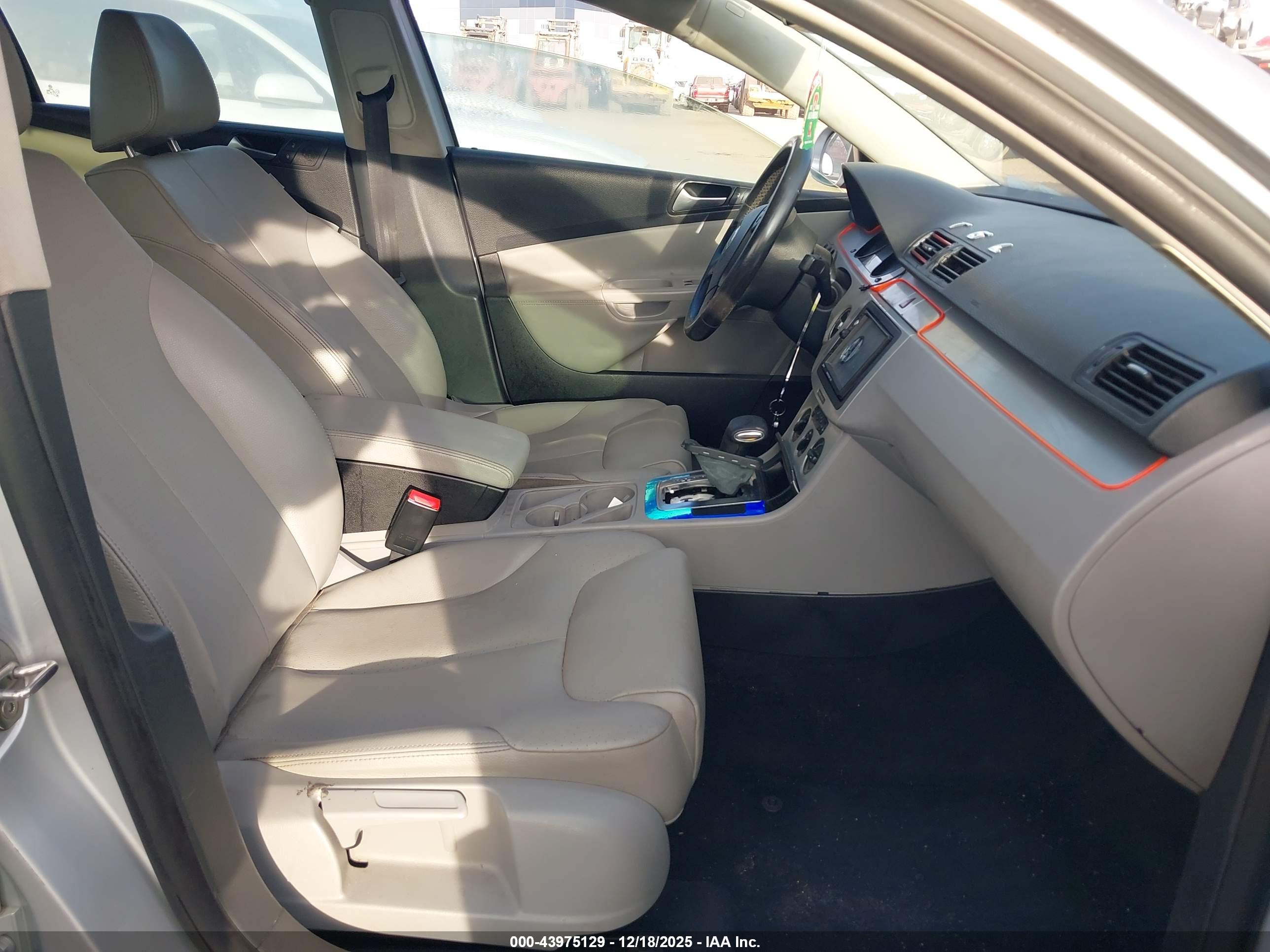 VOLKSWAGEN PASSAT image 5