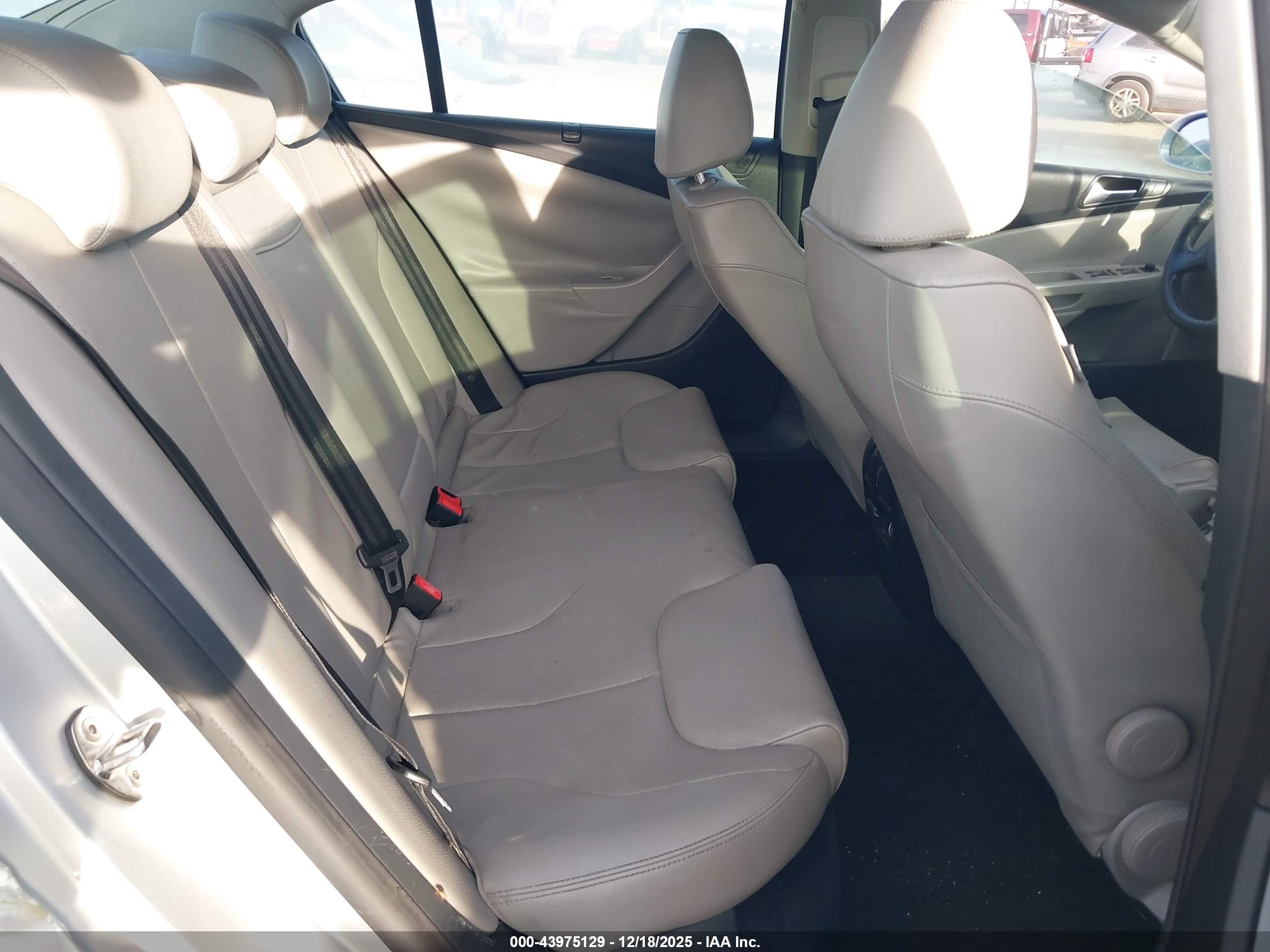VOLKSWAGEN PASSAT image 8