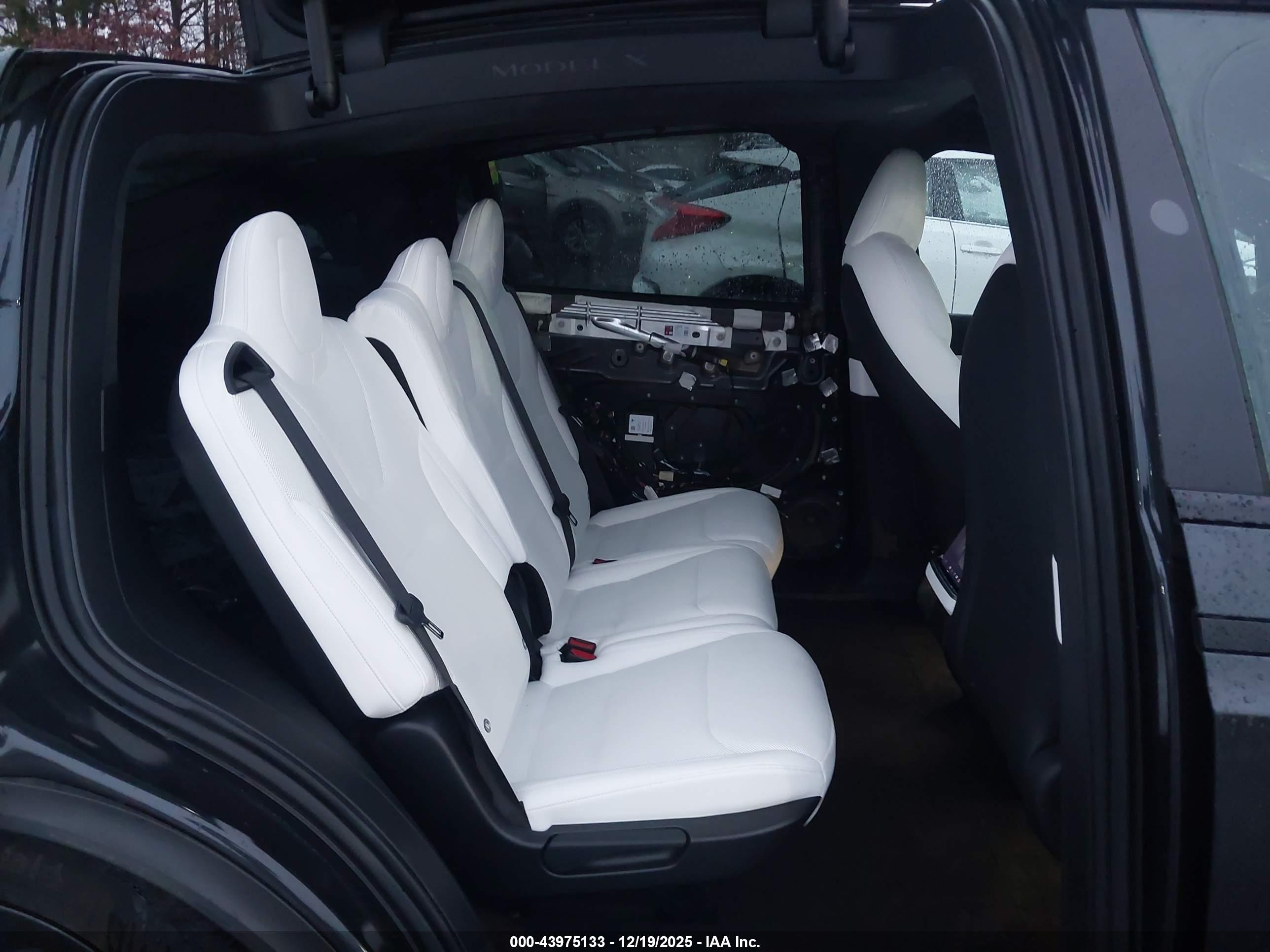 TESLA MODEL image 8