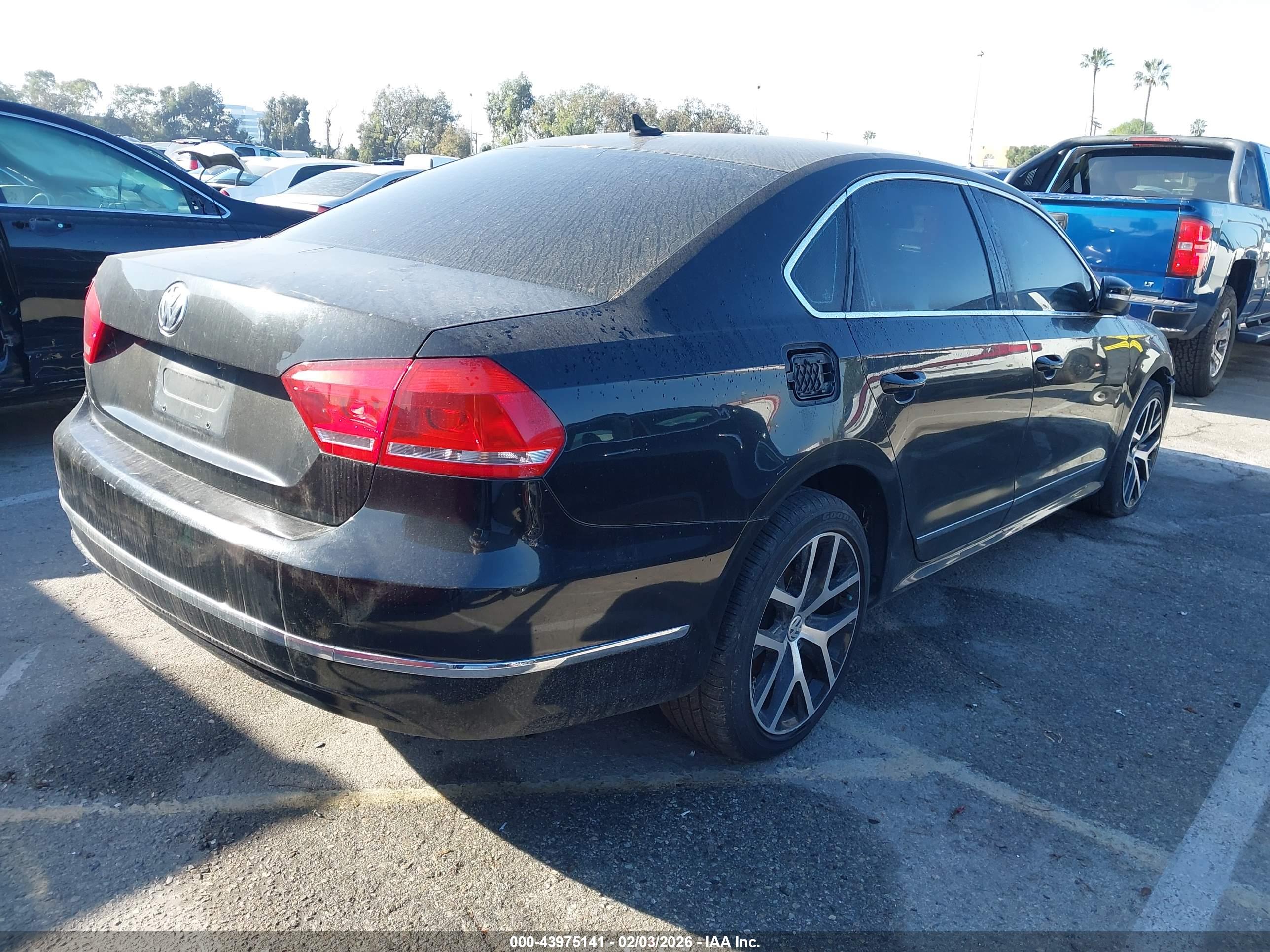VOLKSWAGEN PASSAT image 4