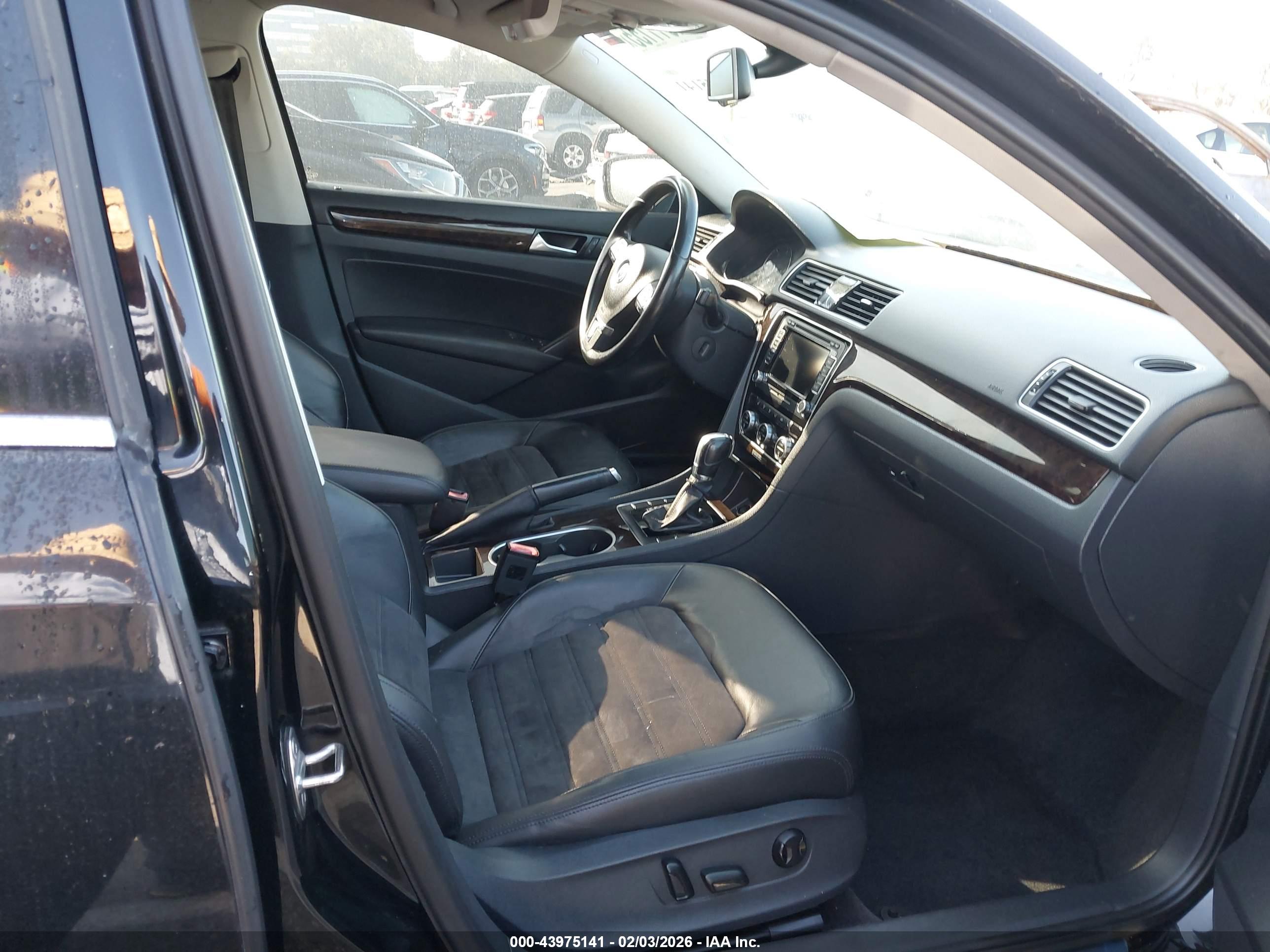 VOLKSWAGEN PASSAT image 5