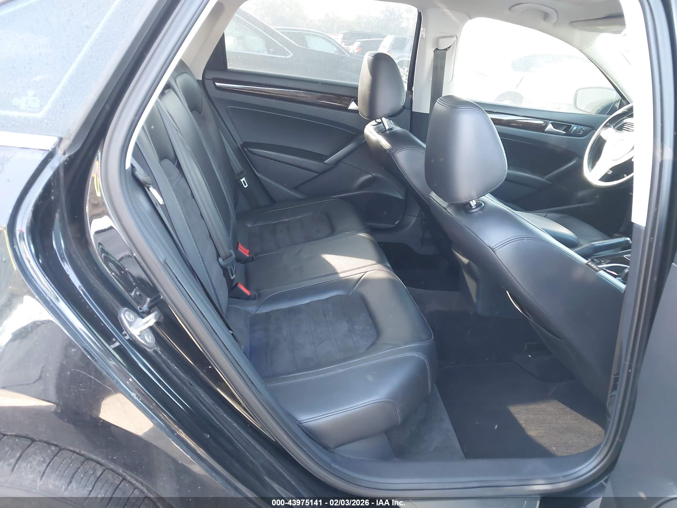 VOLKSWAGEN PASSAT image 8