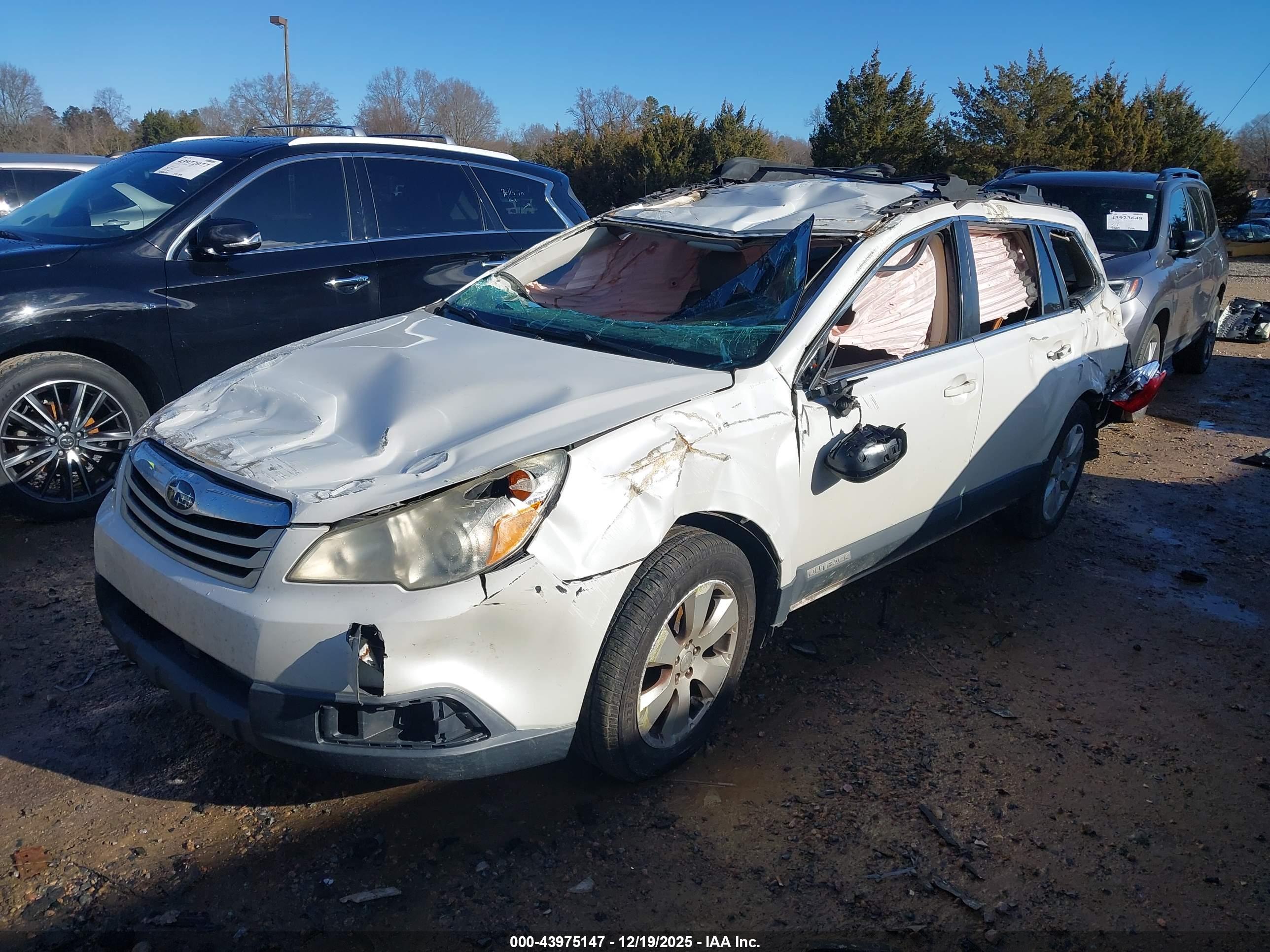 SUBARU OUTBACK image 2