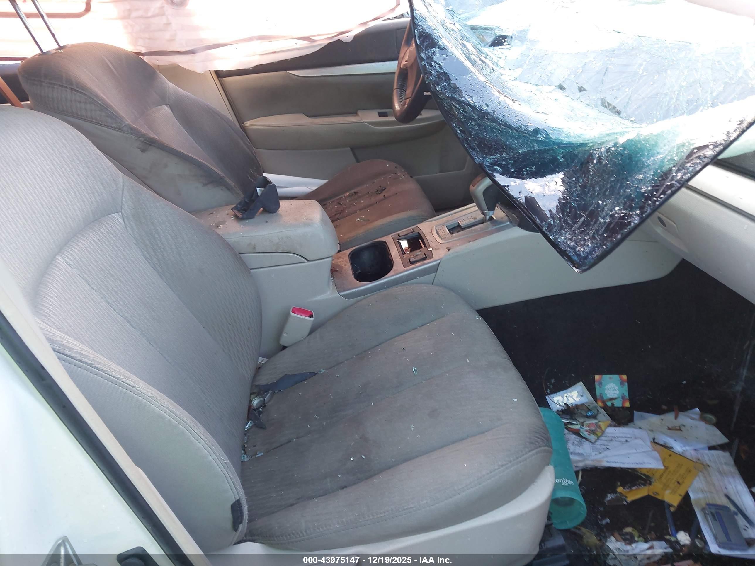 SUBARU OUTBACK image 5