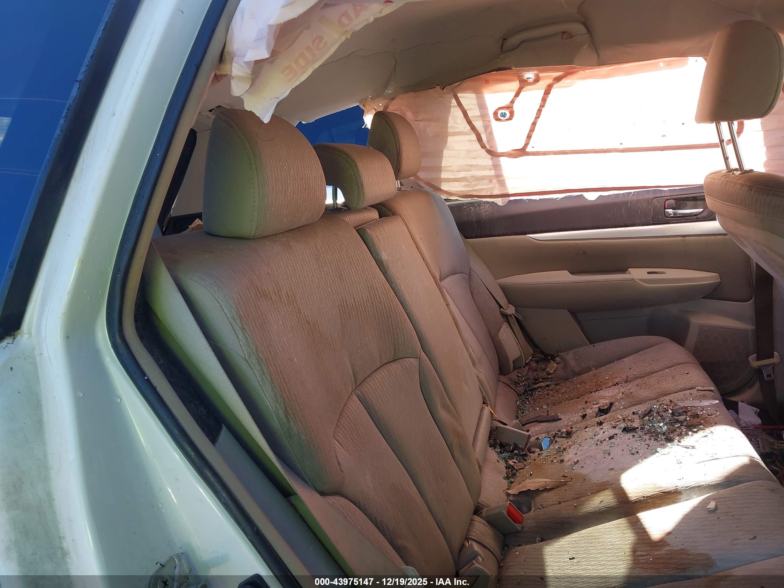 SUBARU OUTBACK image 8