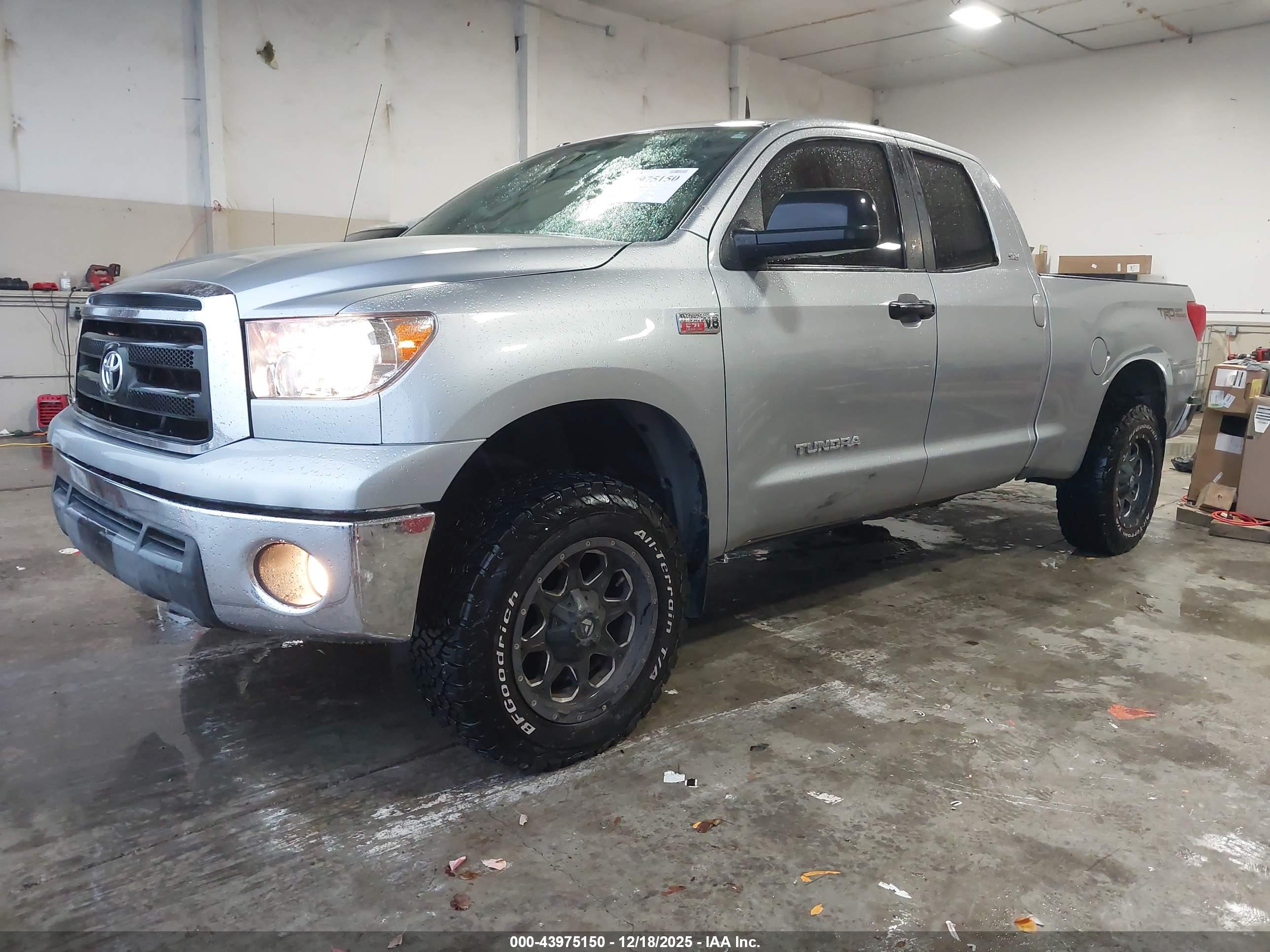 TOYOTA TUNDRA image 2