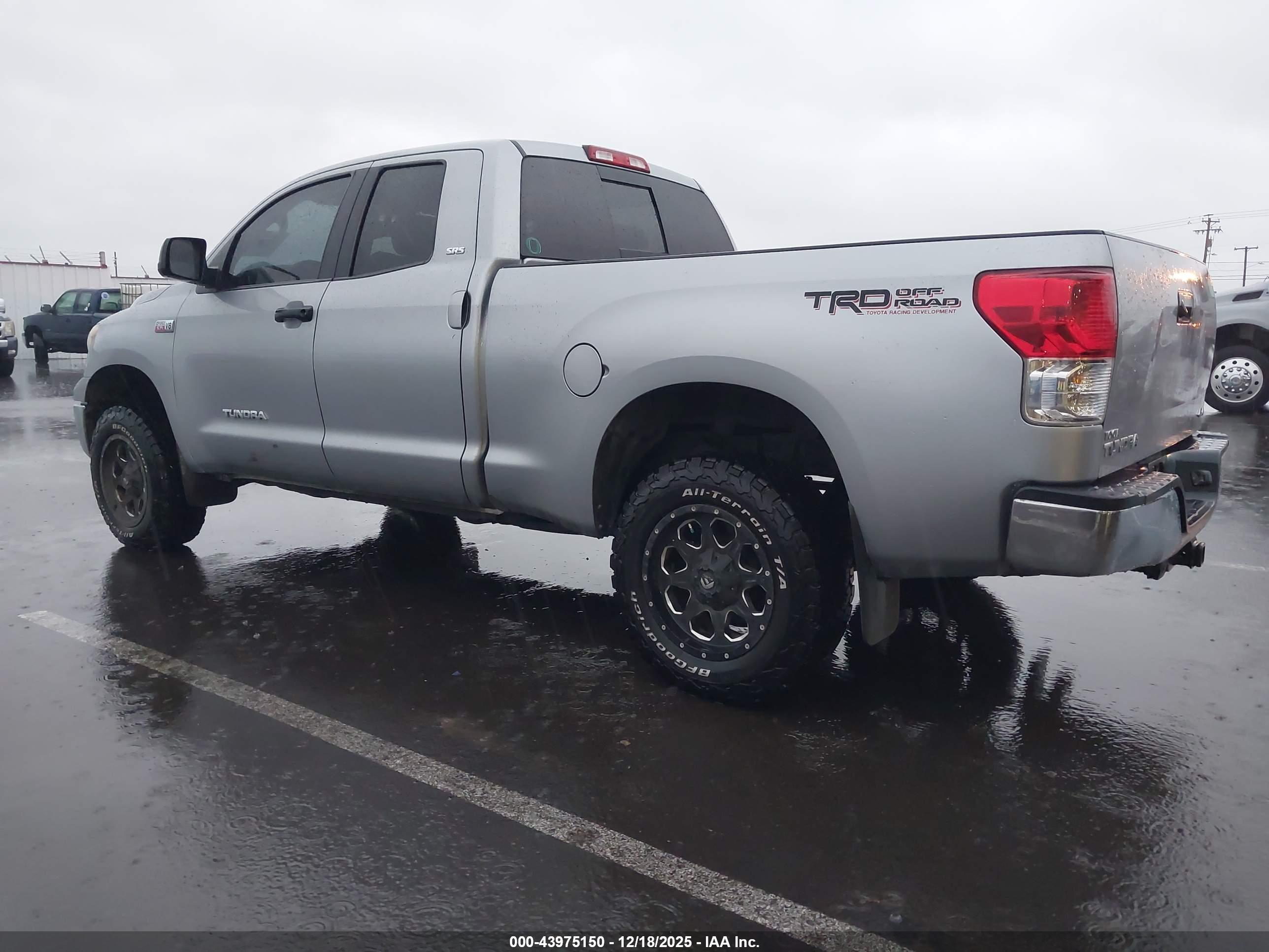 TOYOTA TUNDRA image 3