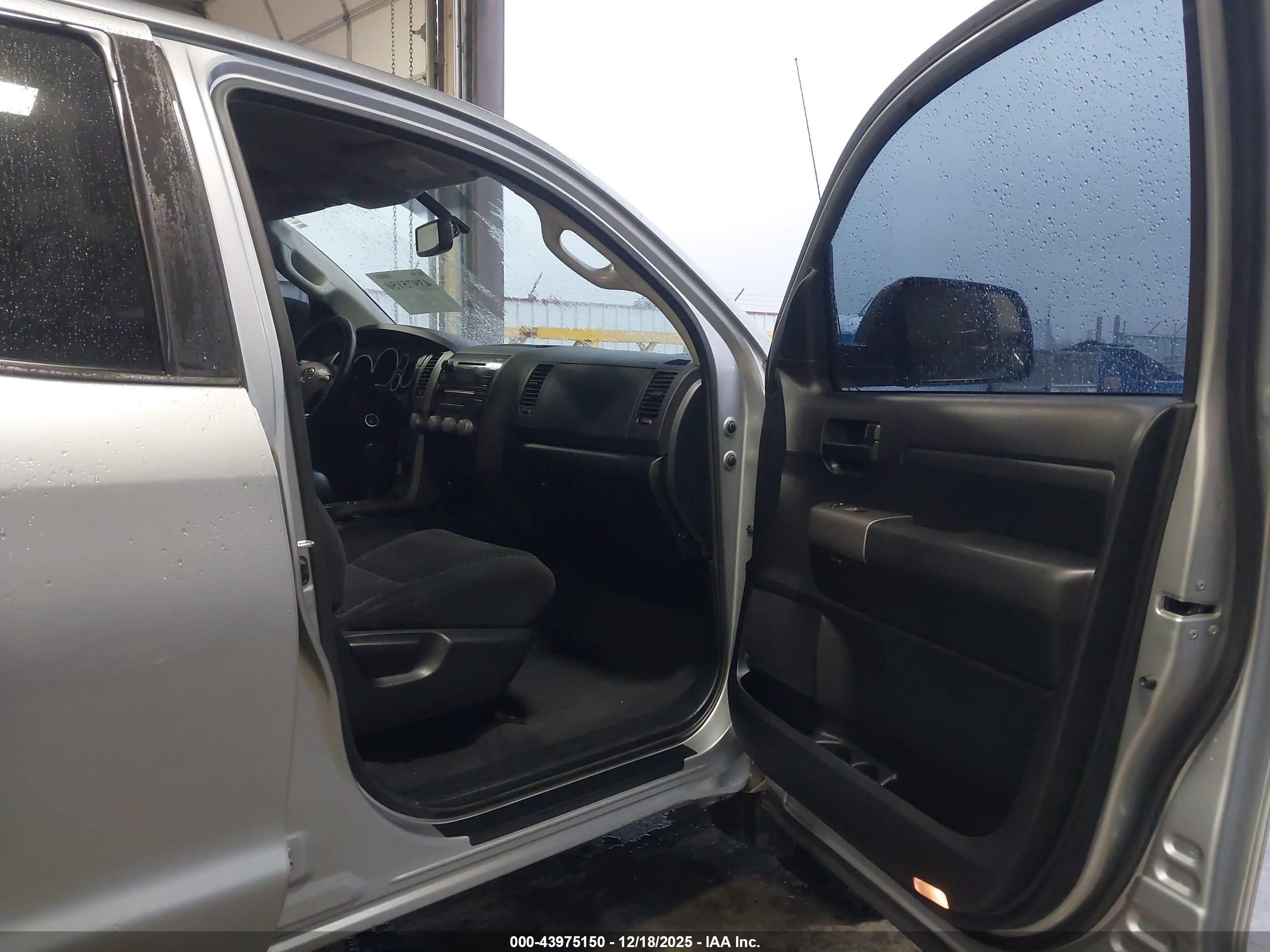 TOYOTA TUNDRA image 5