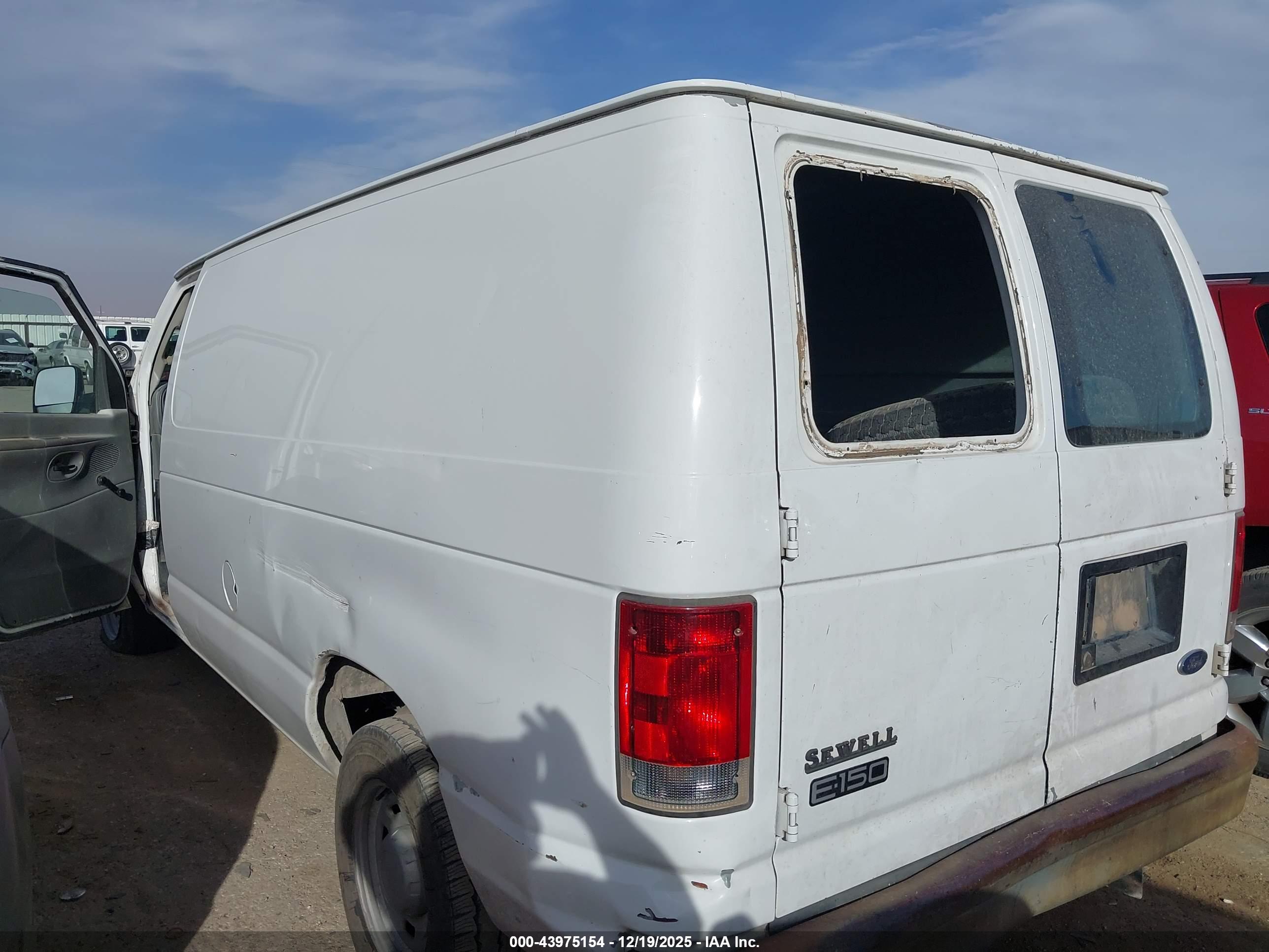 FORD E-150 image 3