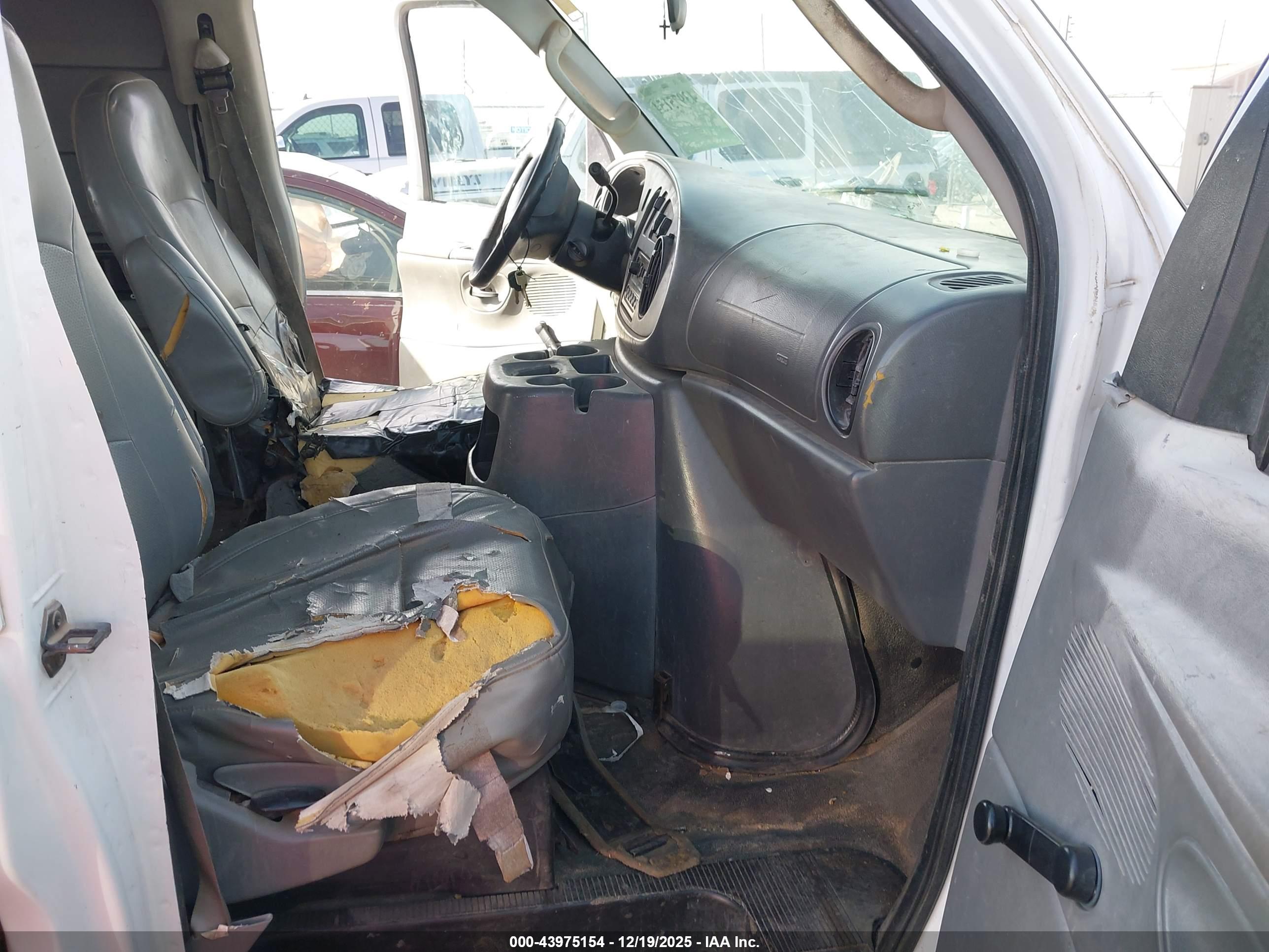 FORD E-150 image 5