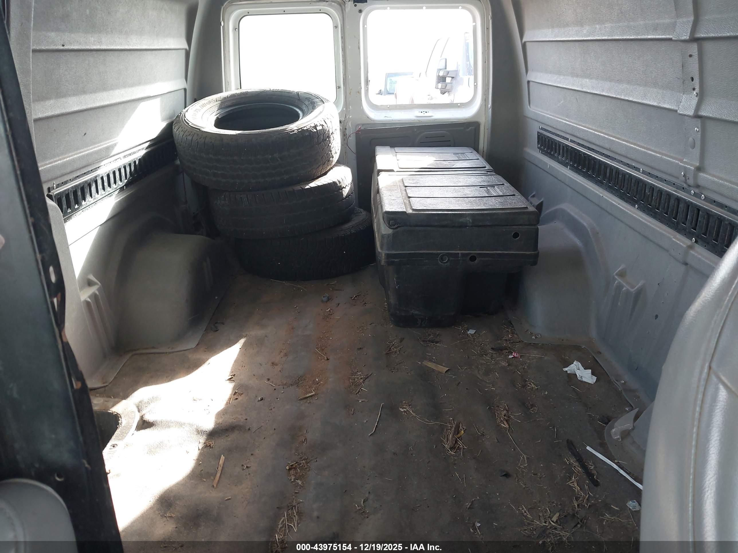 FORD E-150 image 8