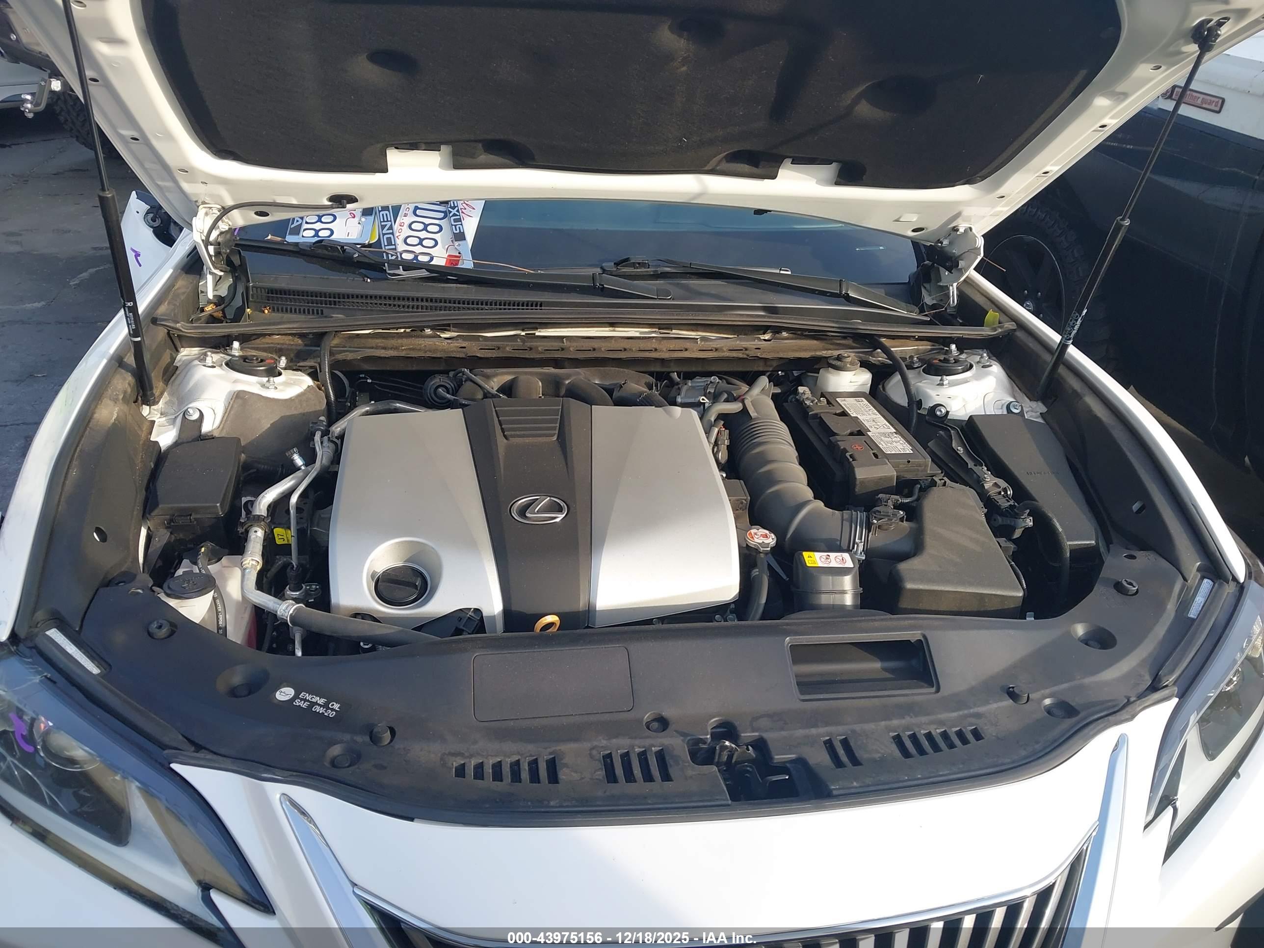 LEXUS ES image 10
