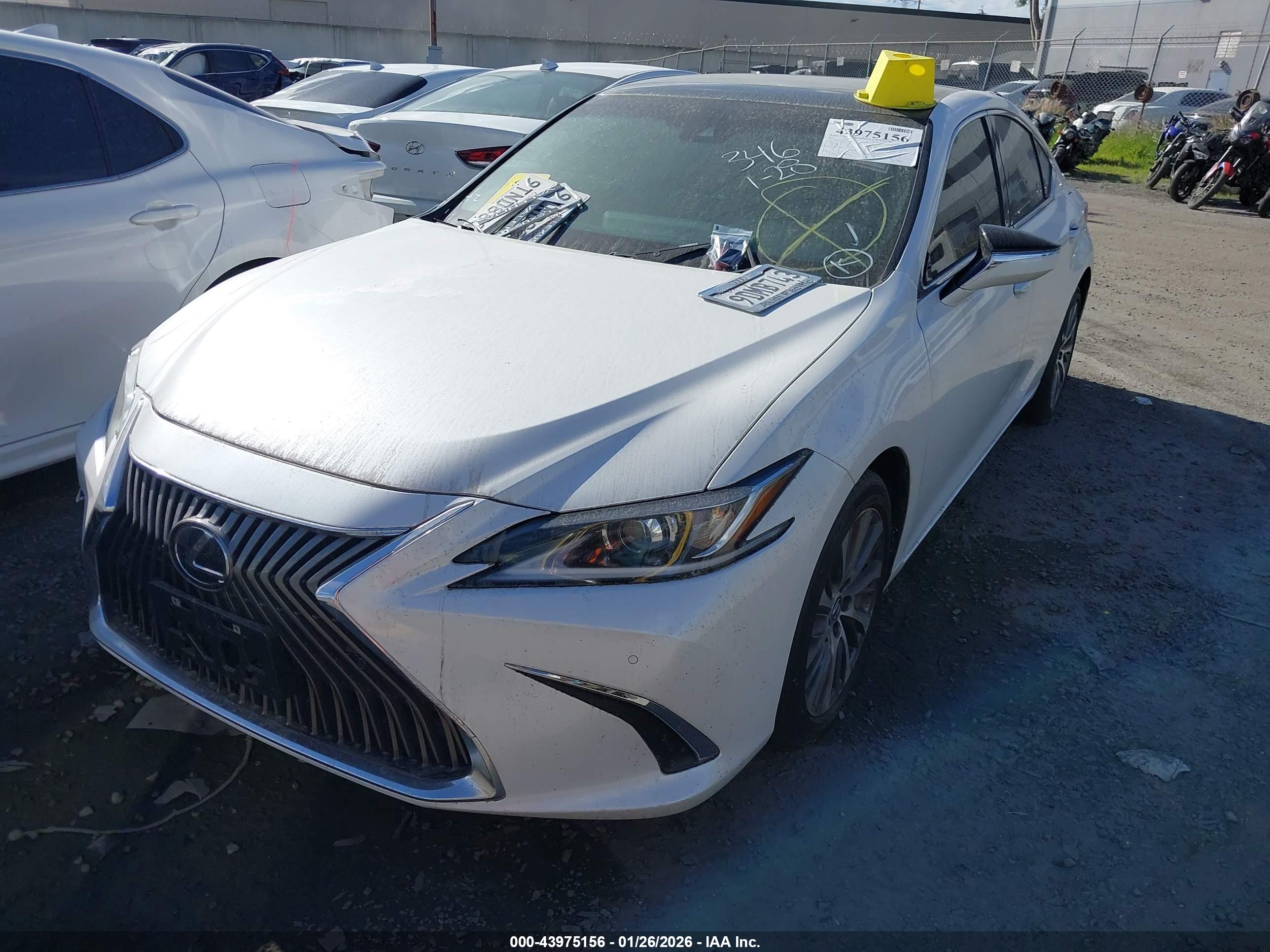 LEXUS ES image 2