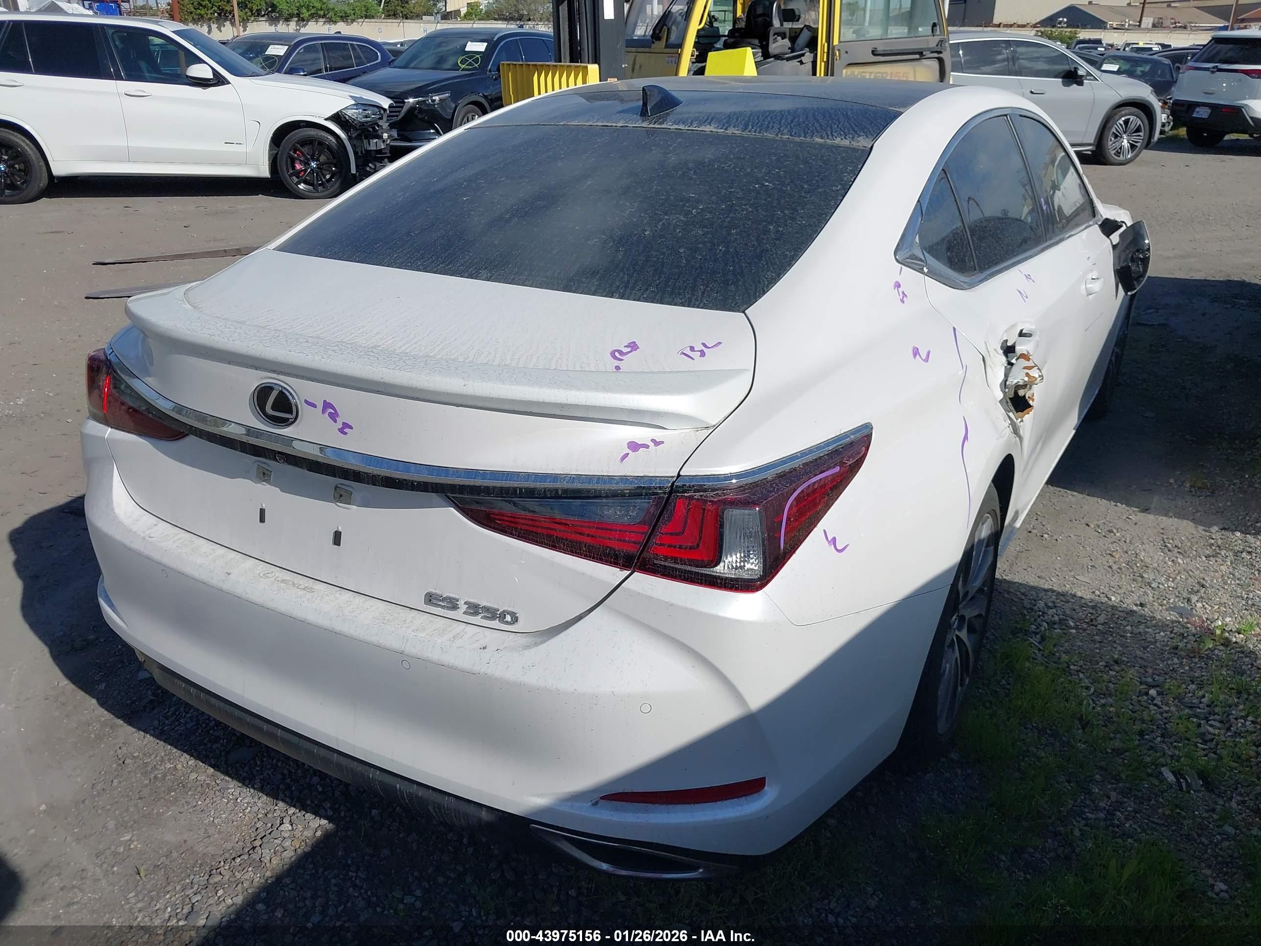 LEXUS ES image 4