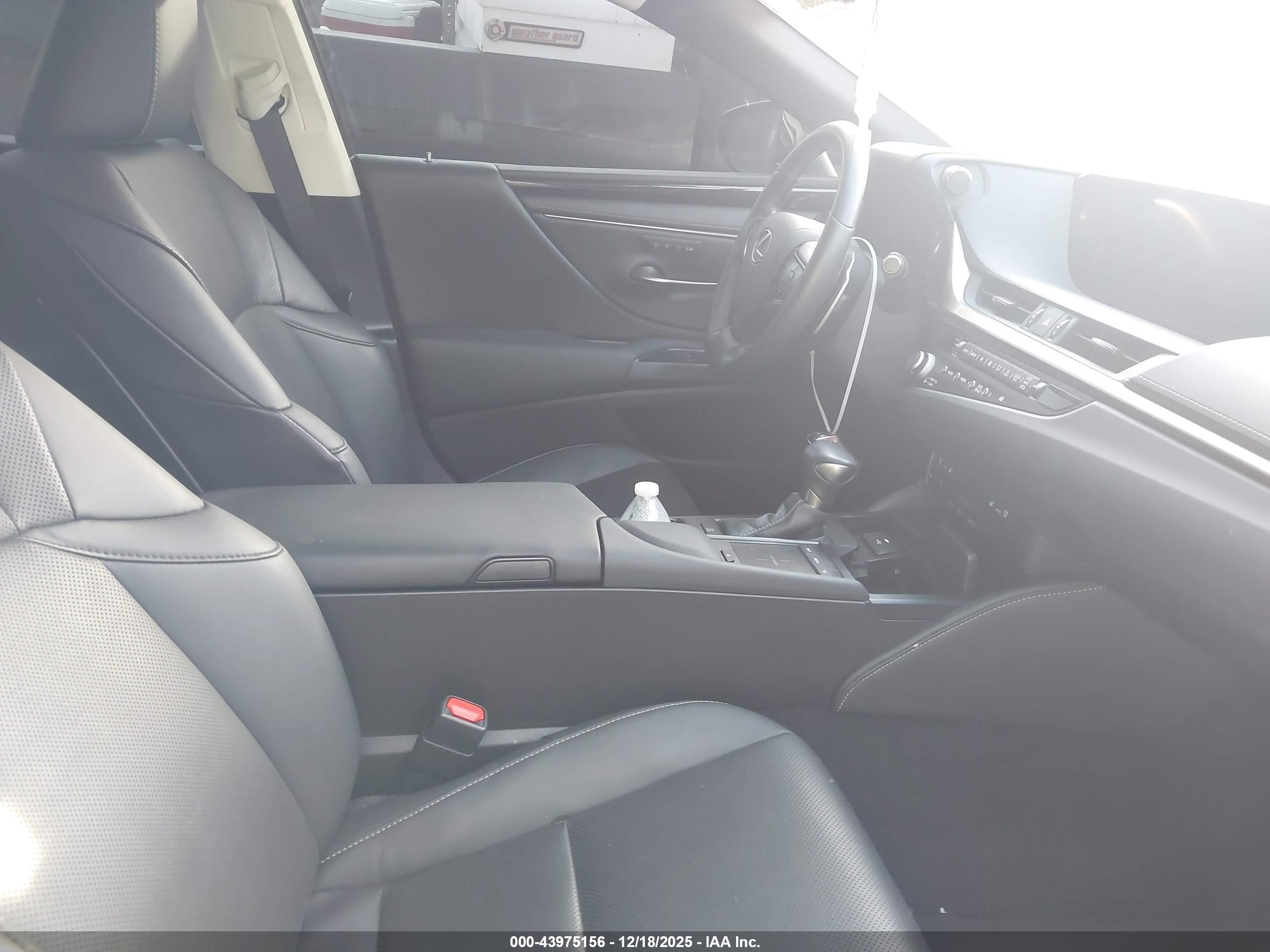 LEXUS ES image 5