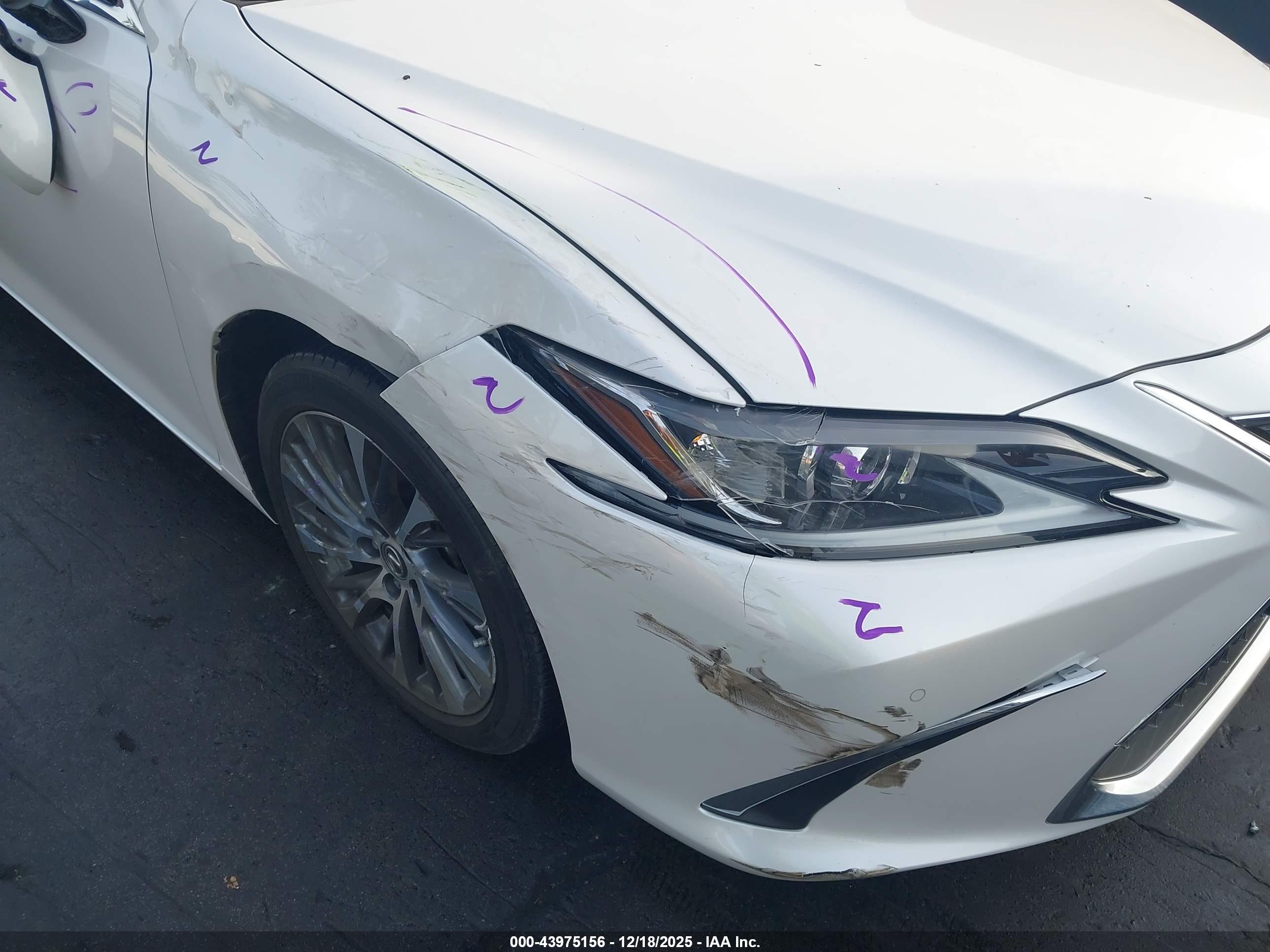 LEXUS ES image 6