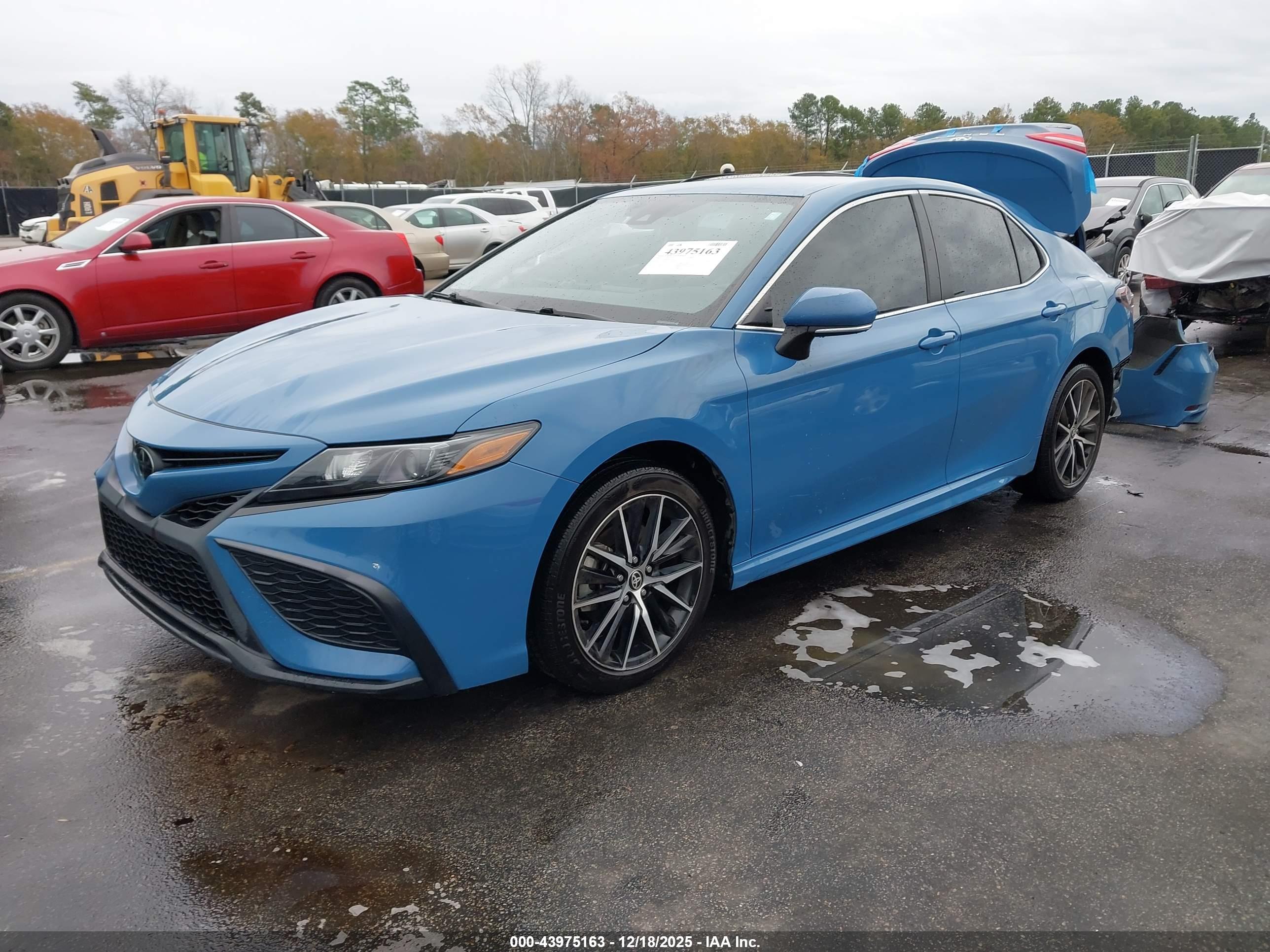 TOYOTA CAMRY image 2