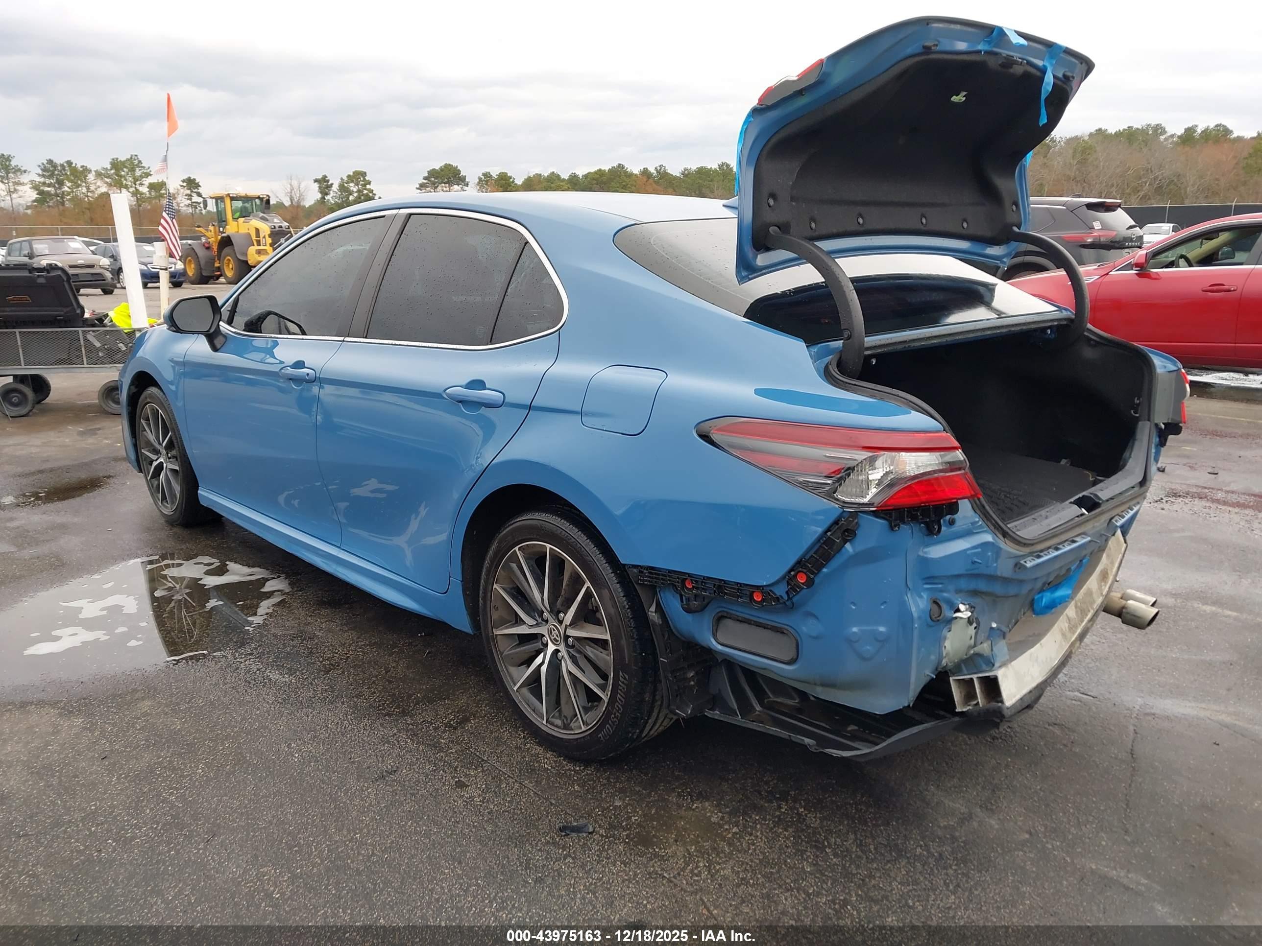 TOYOTA CAMRY image 3