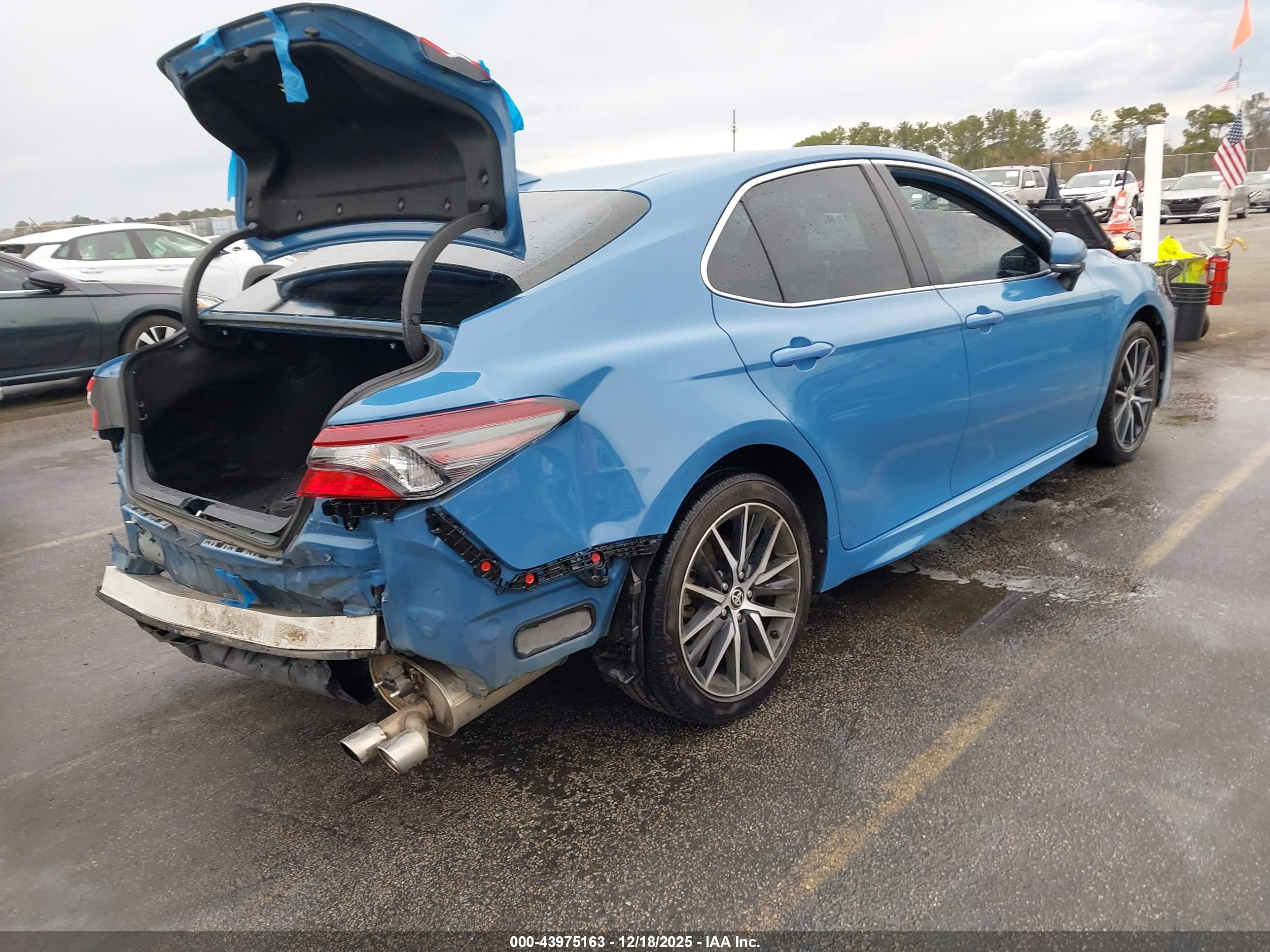 TOYOTA CAMRY image 4