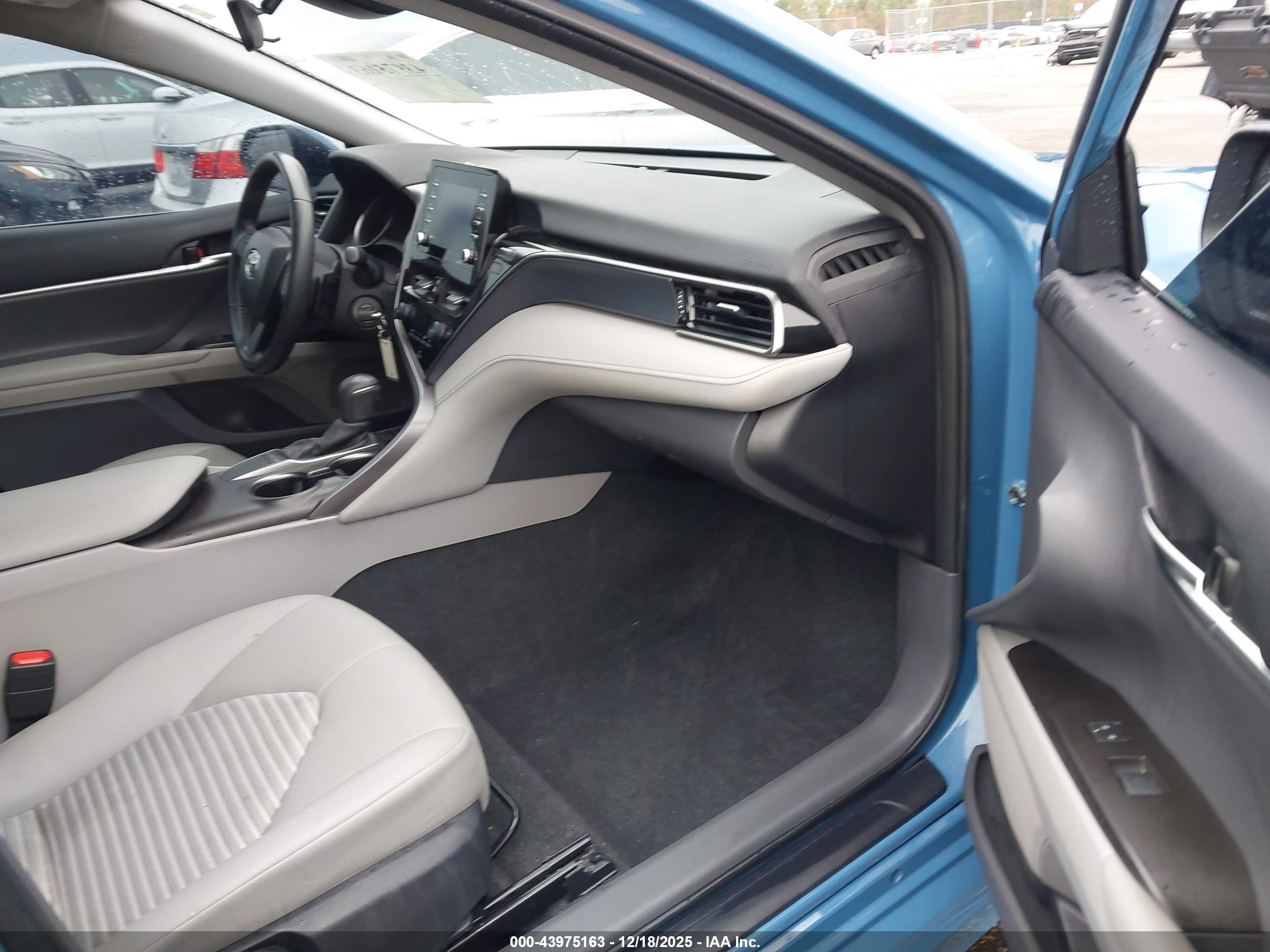 TOYOTA CAMRY image 5