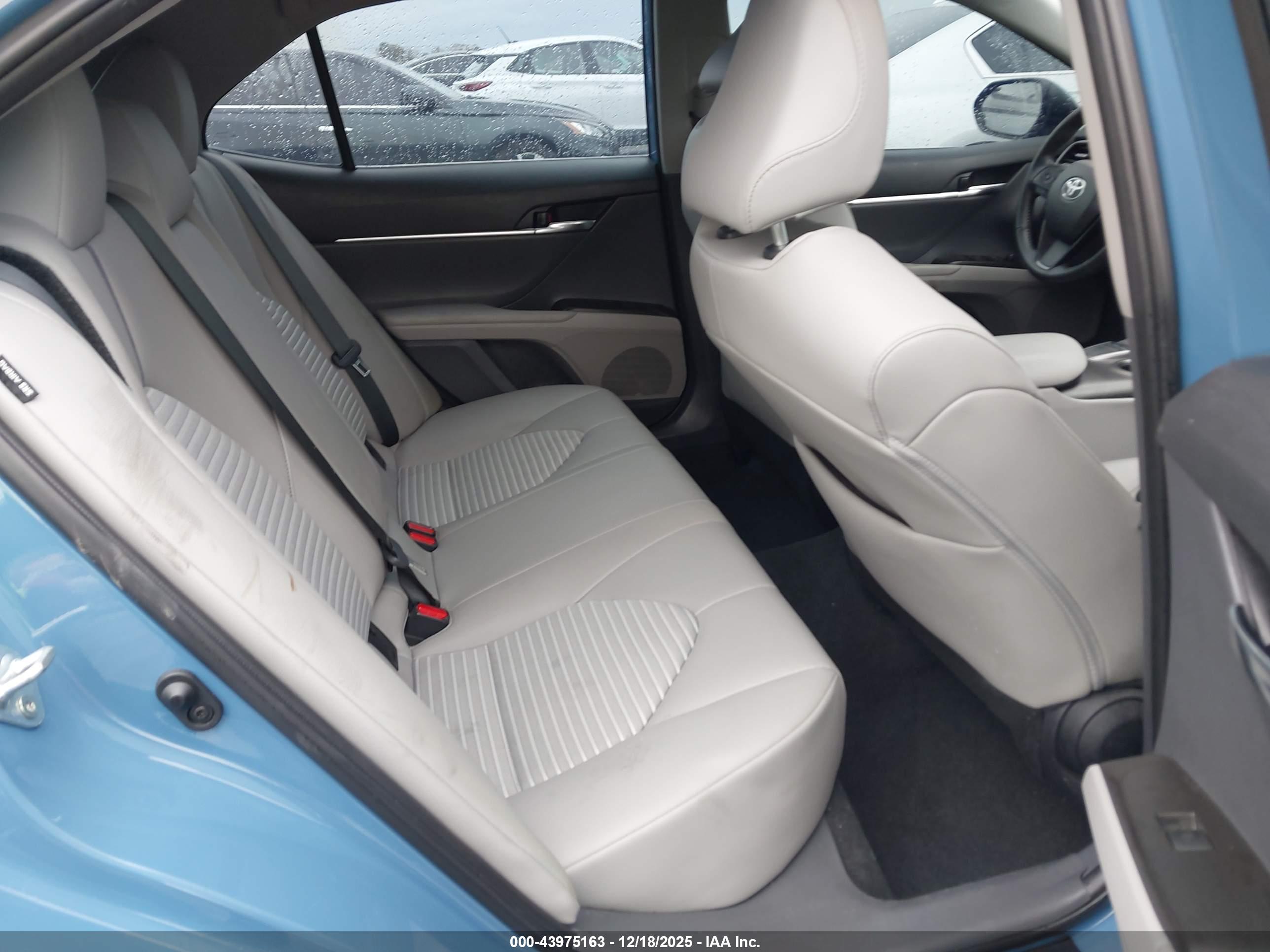 TOYOTA CAMRY image 8