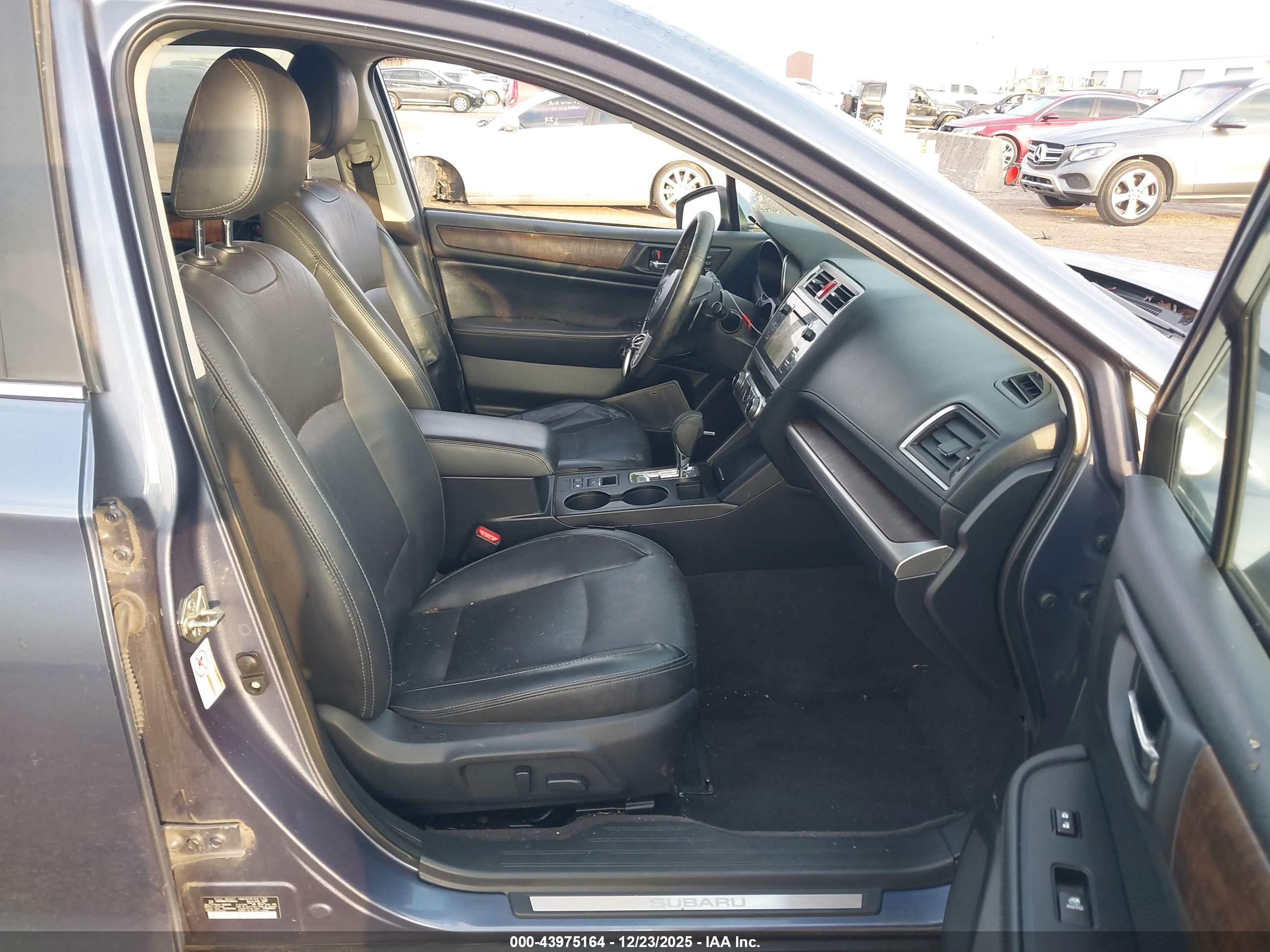 SUBARU OUTBACK image 5
