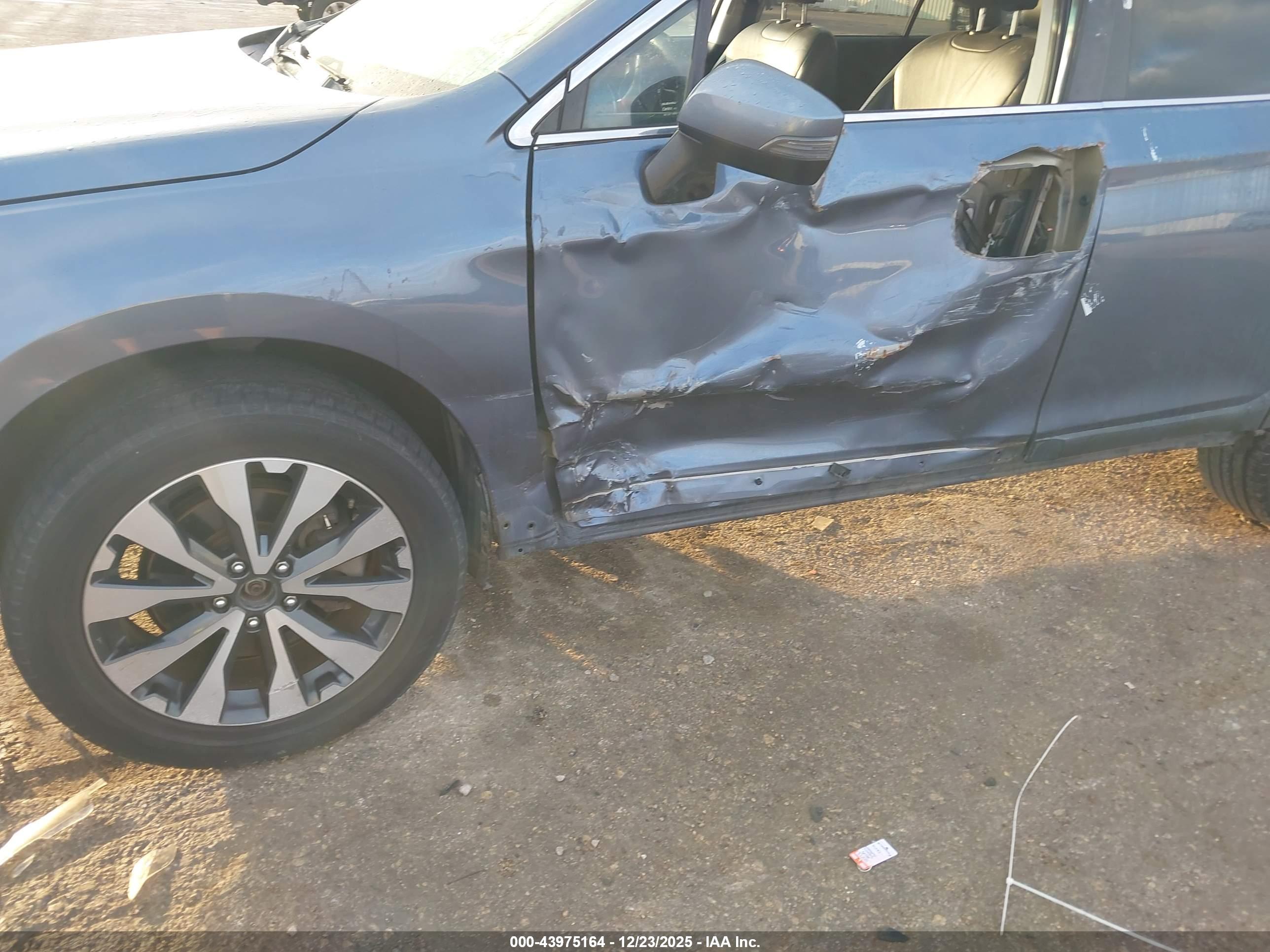 SUBARU OUTBACK image 6
