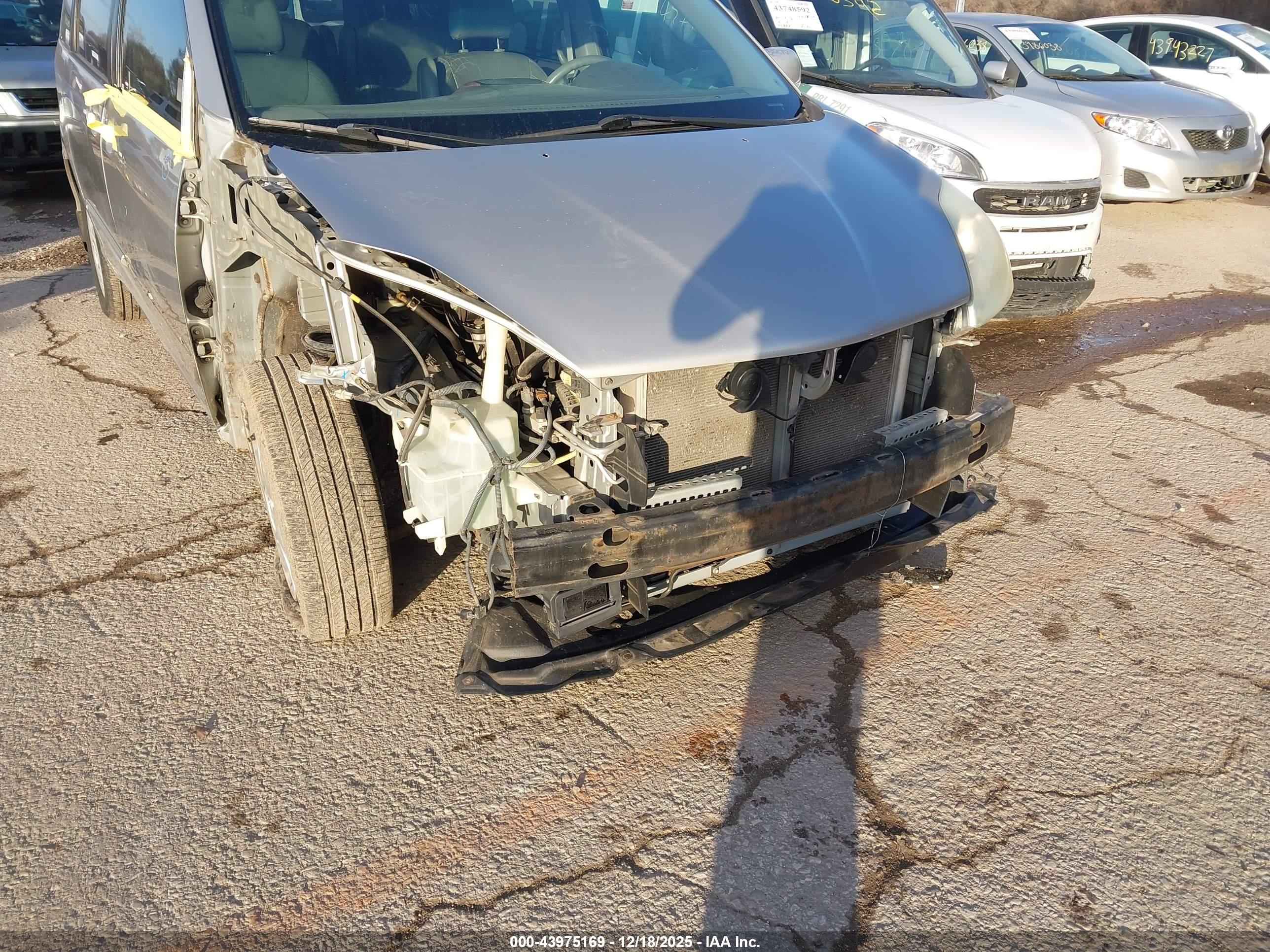TOYOTA SIENNA image 6