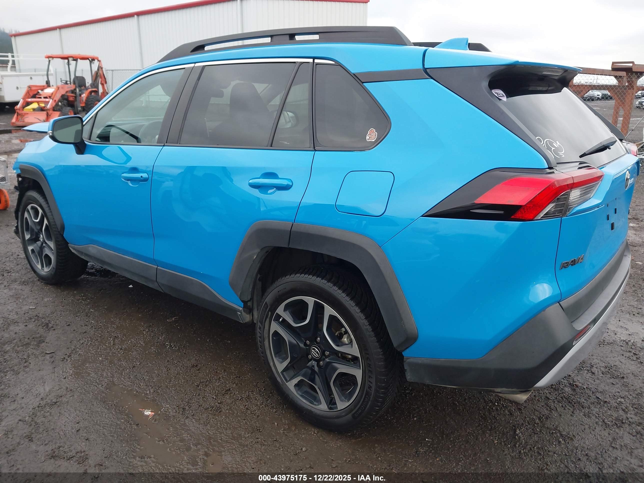 TOYOTA RAV4 image 3