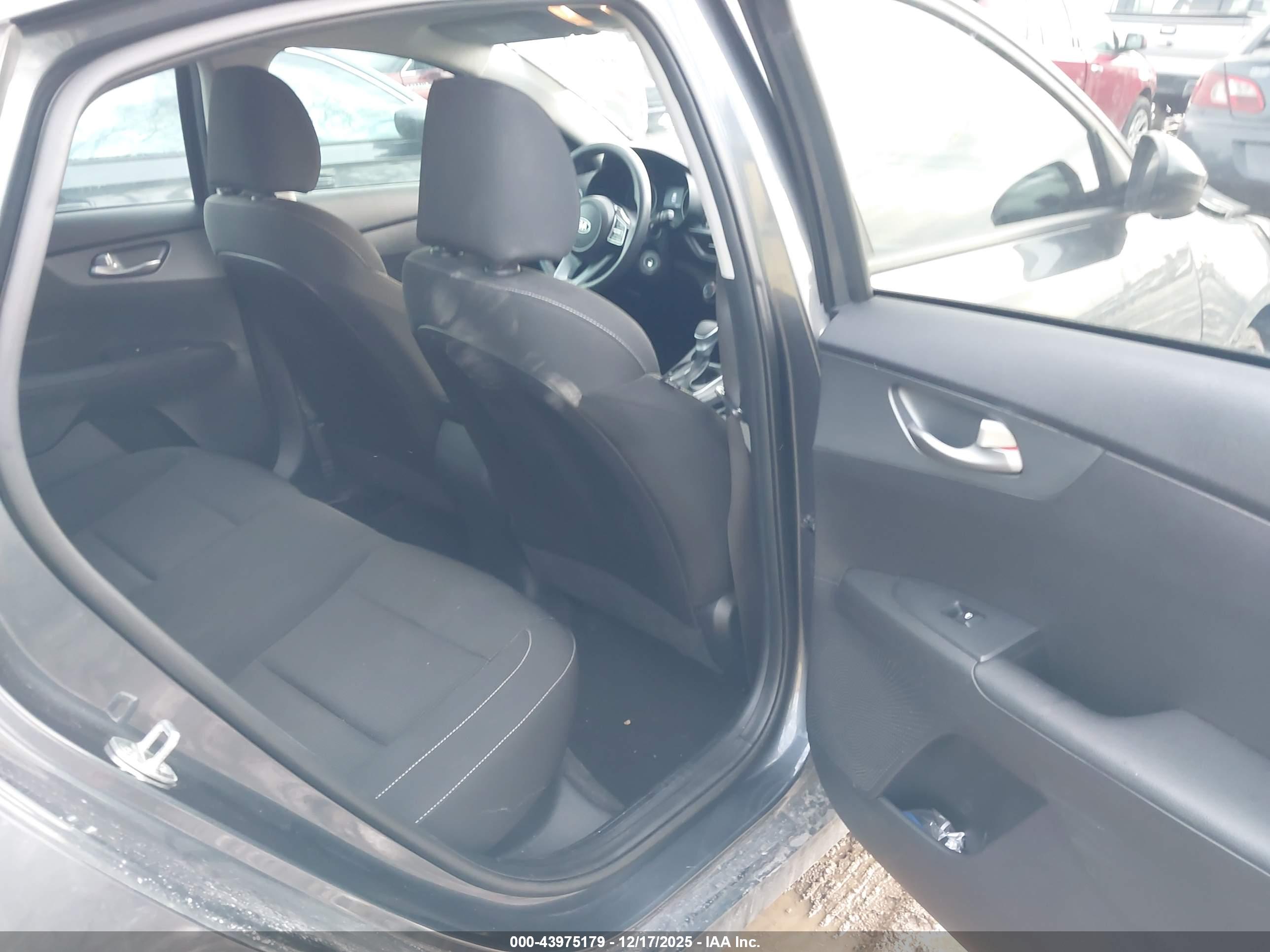 KIA FORTE image 8
