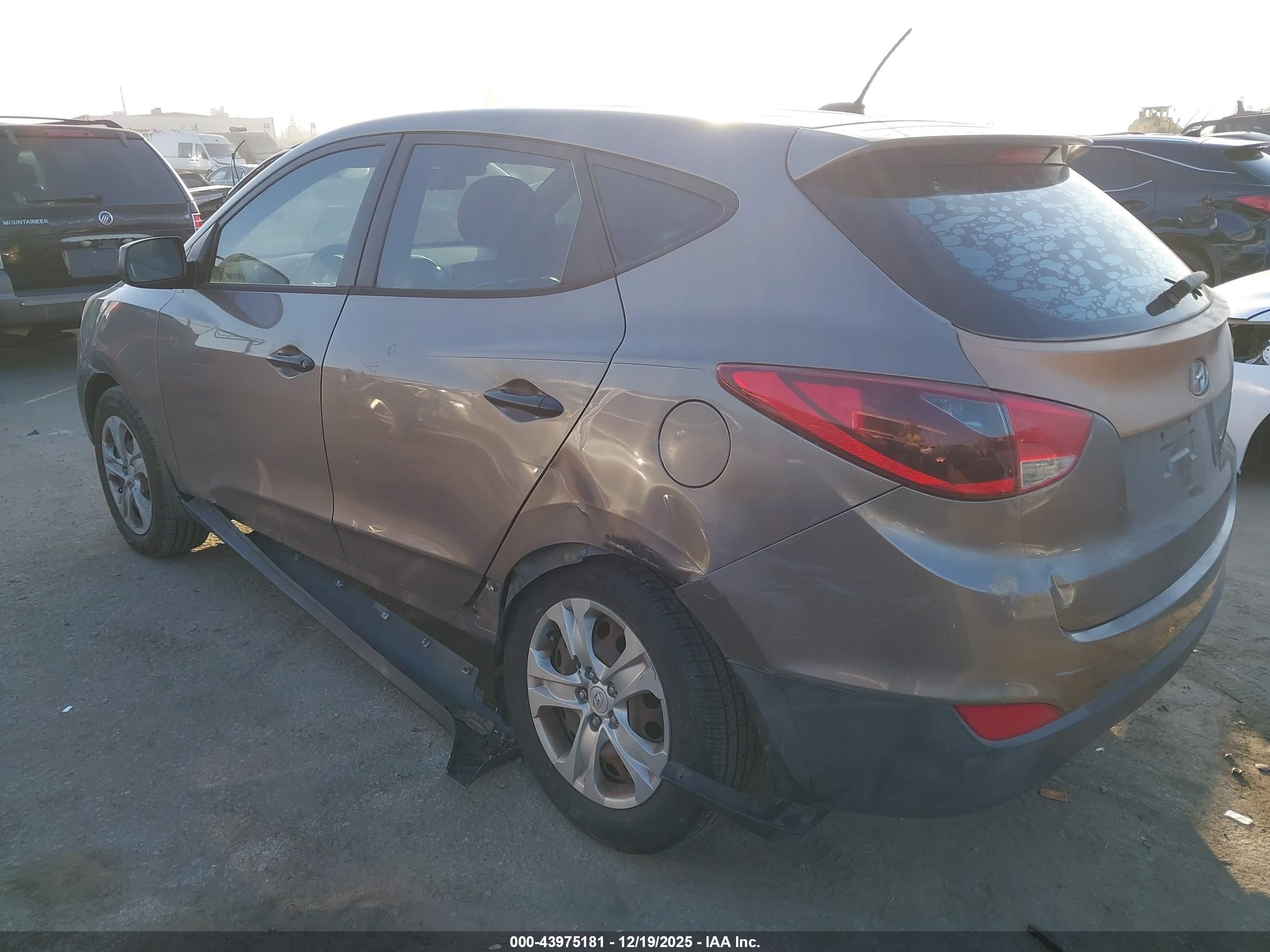 HYUNDAI TUCSON image 3