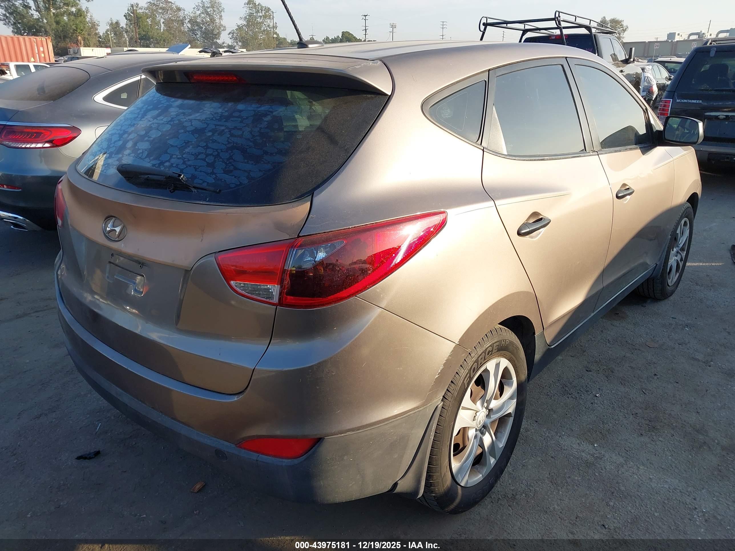 HYUNDAI TUCSON image 4