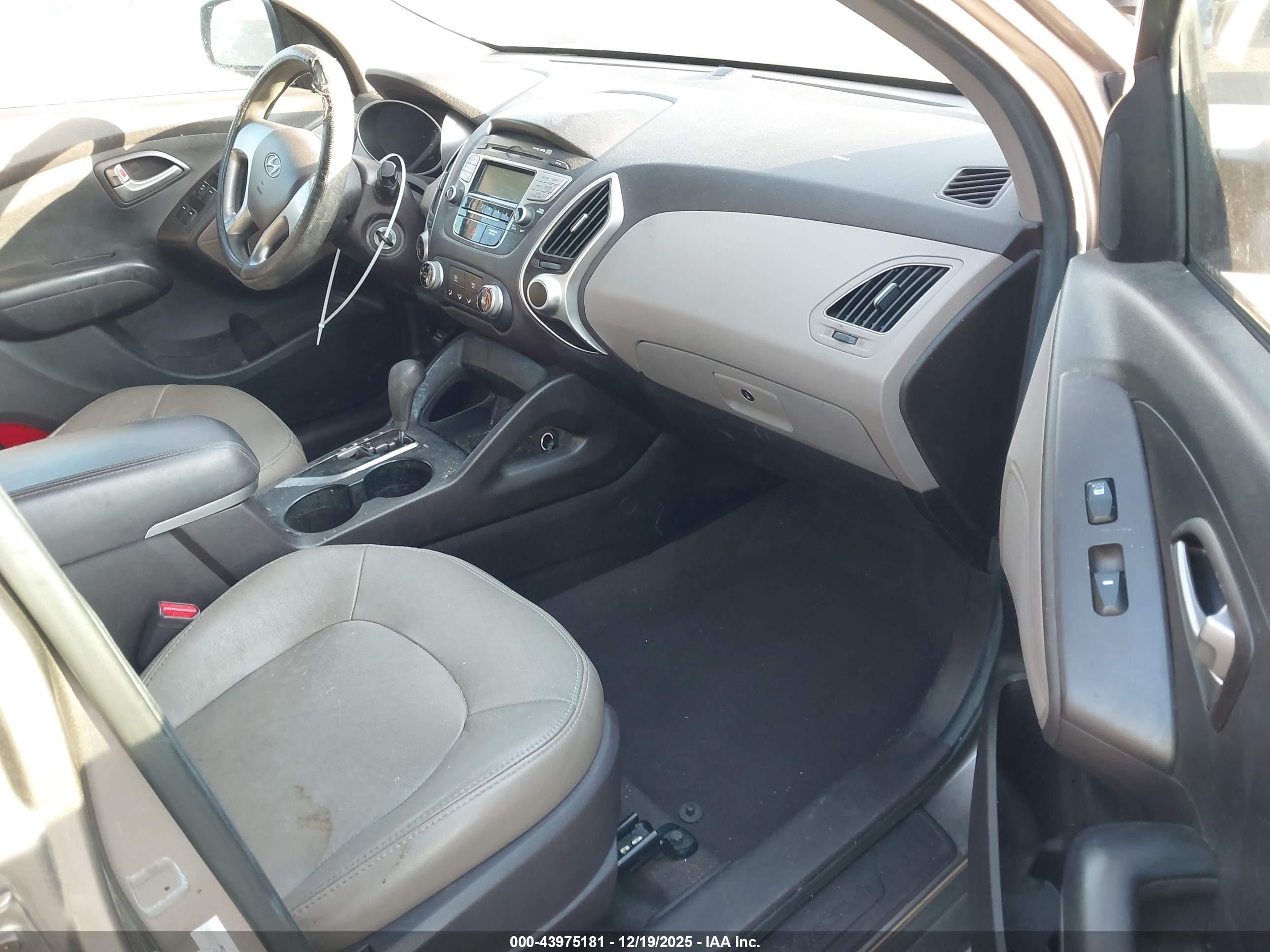 HYUNDAI TUCSON image 5