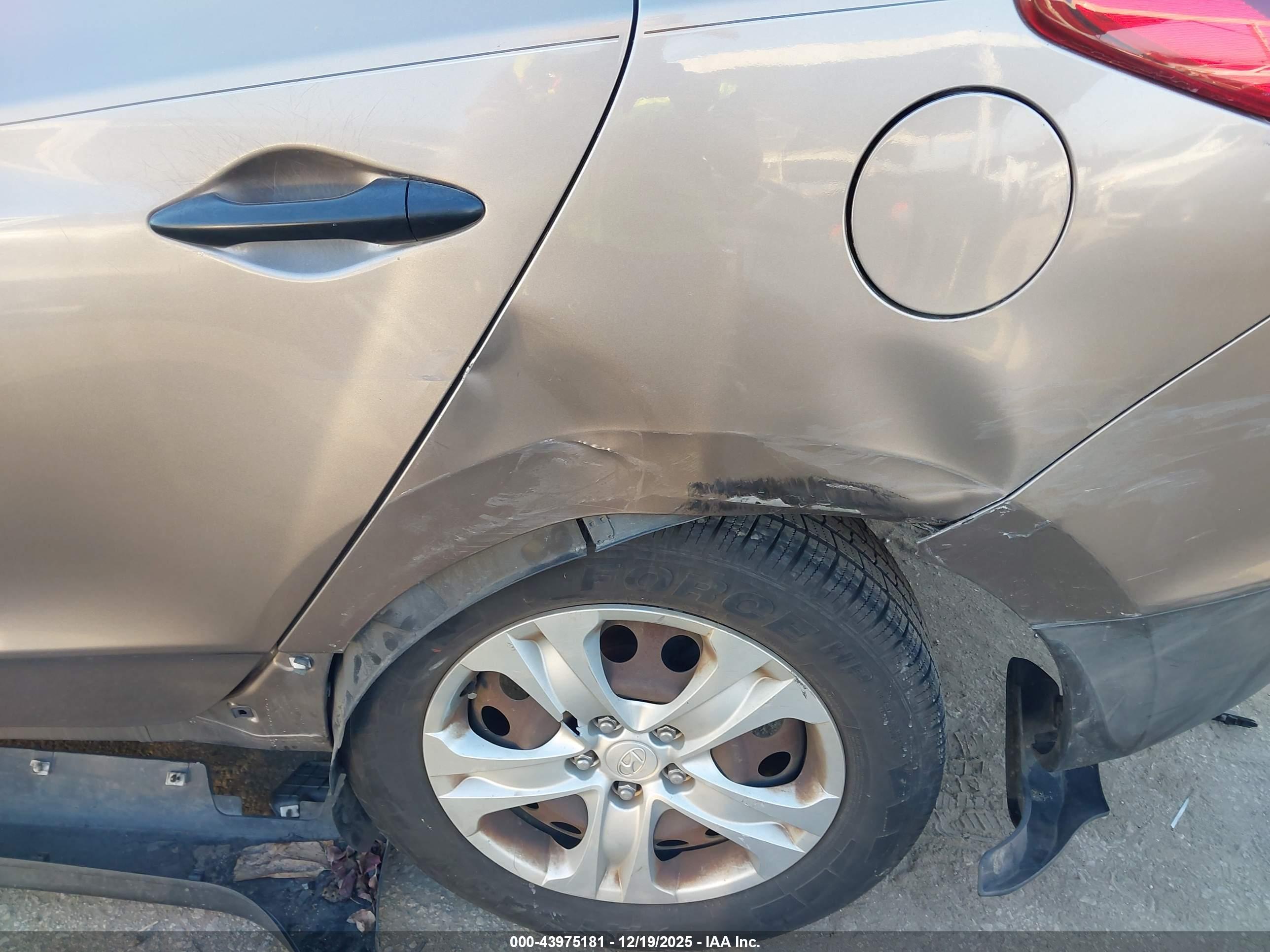 HYUNDAI TUCSON image 6