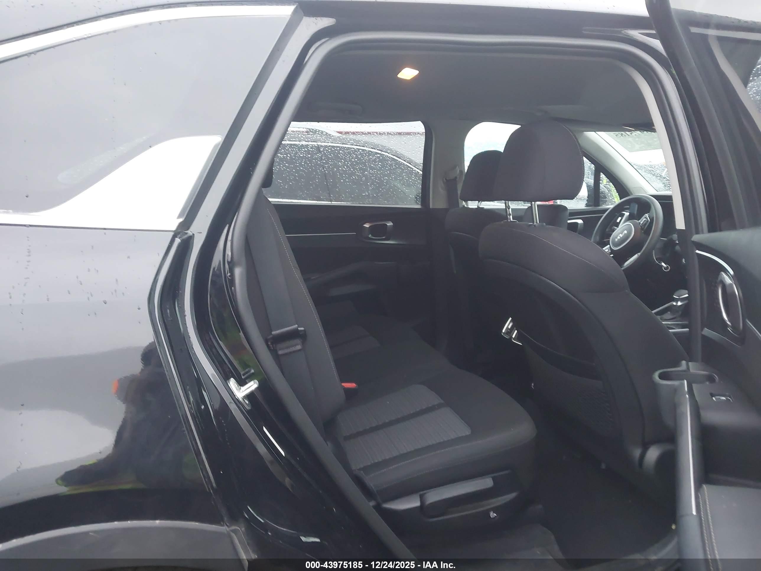 KIA SORENTO image 8