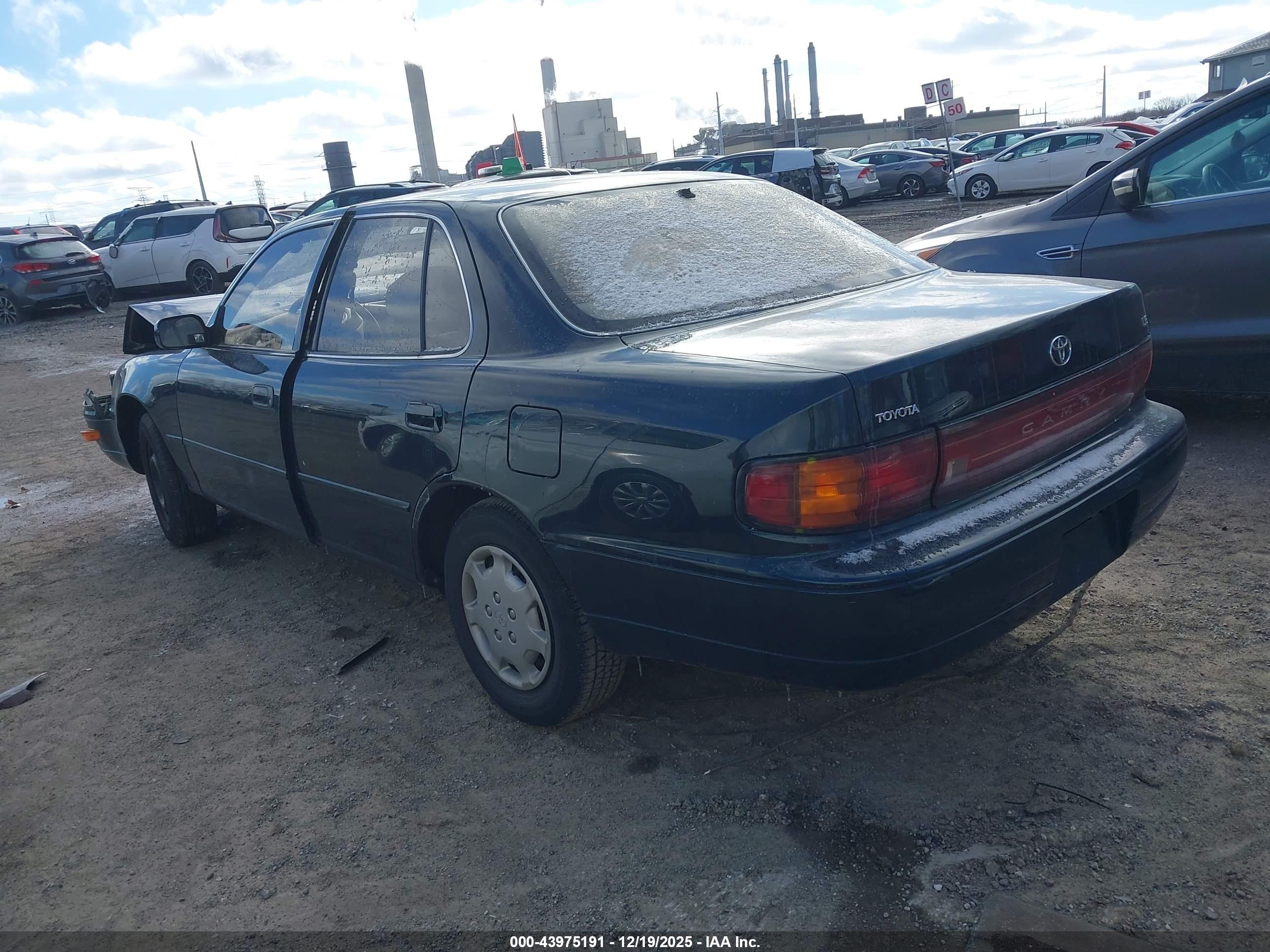 TOYOTA CAMRY image 3