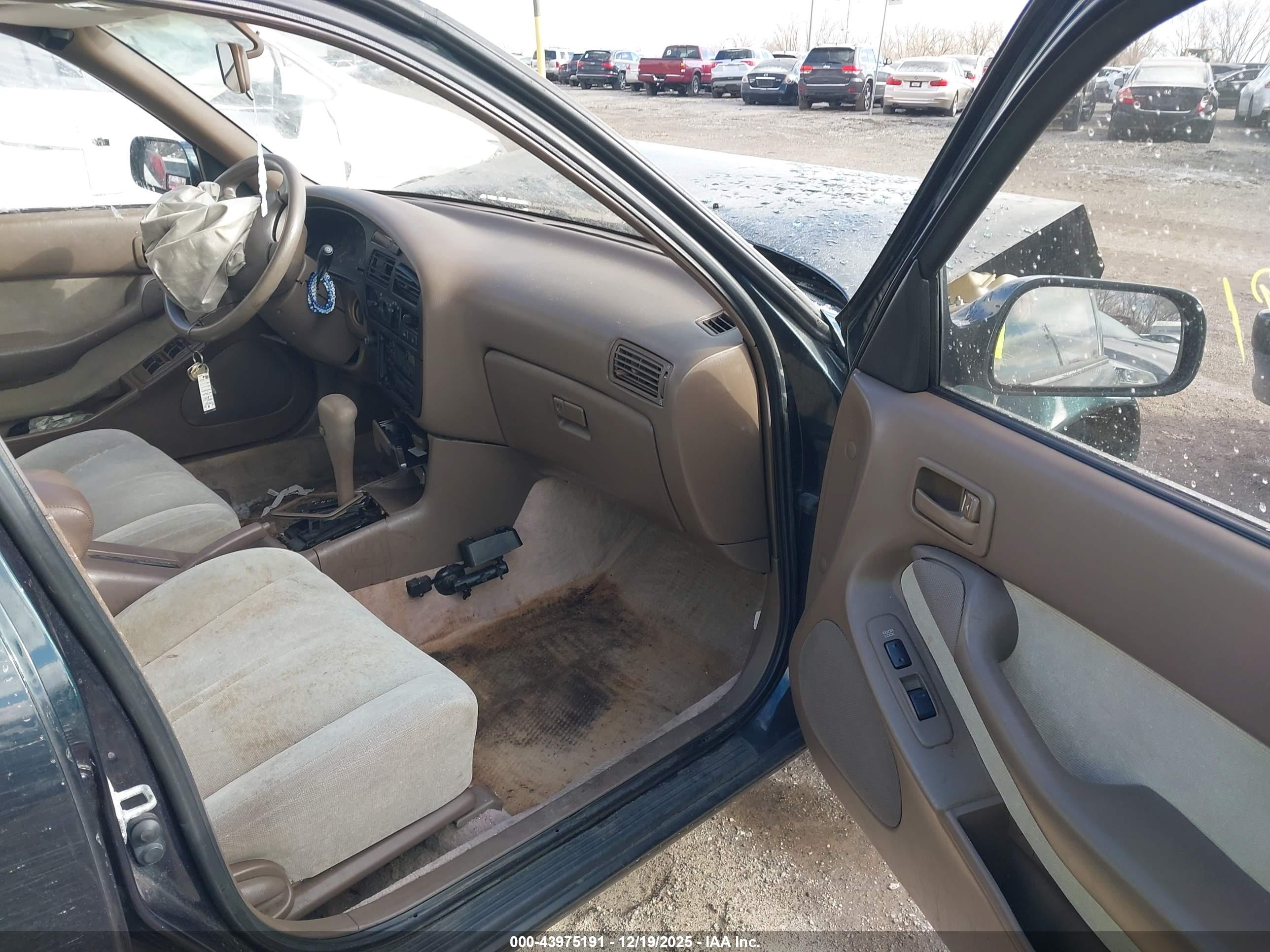 TOYOTA CAMRY image 5