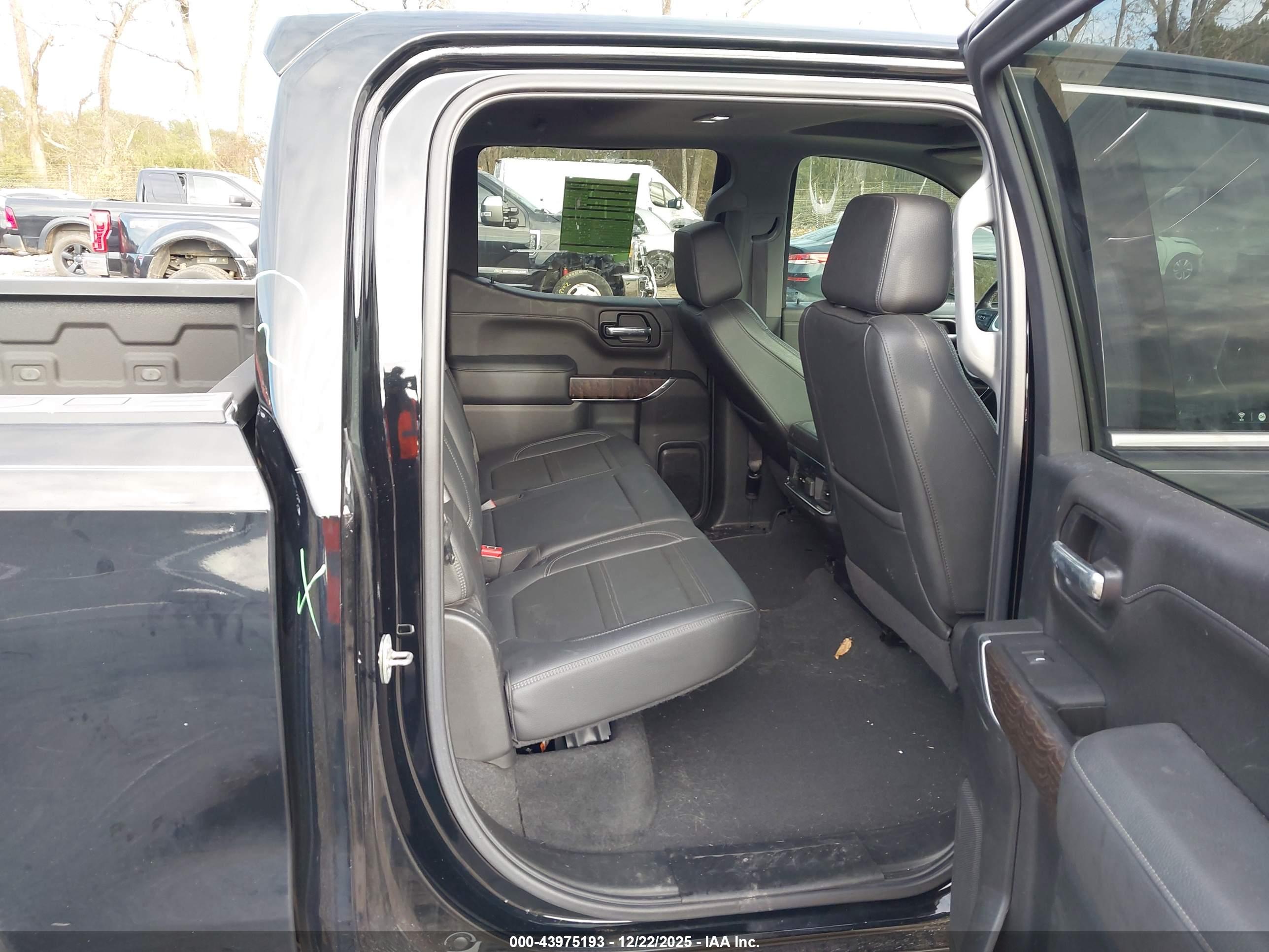 GMC SIERRA image 8