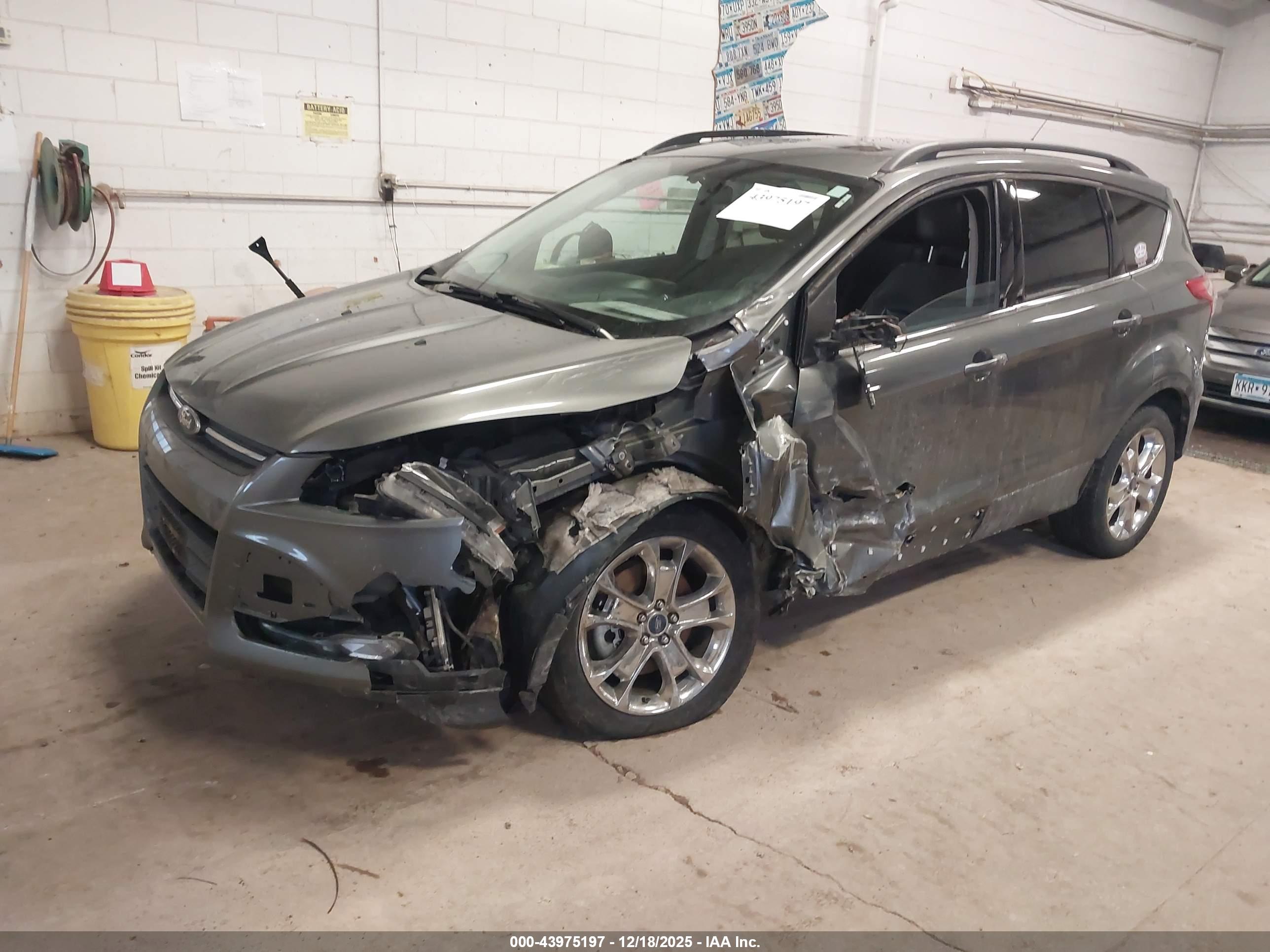 FORD ESCAPE image 2