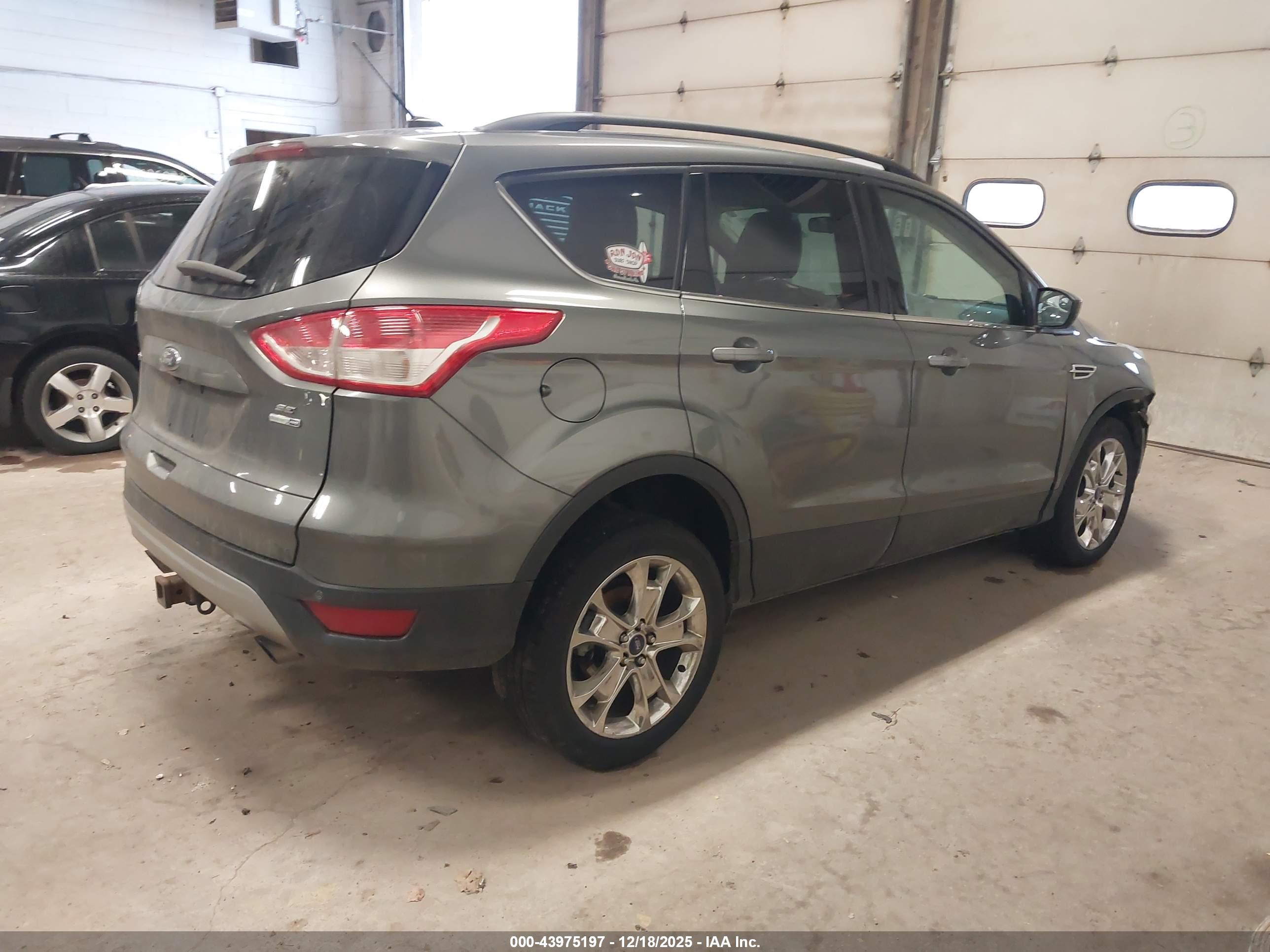 FORD ESCAPE image 4