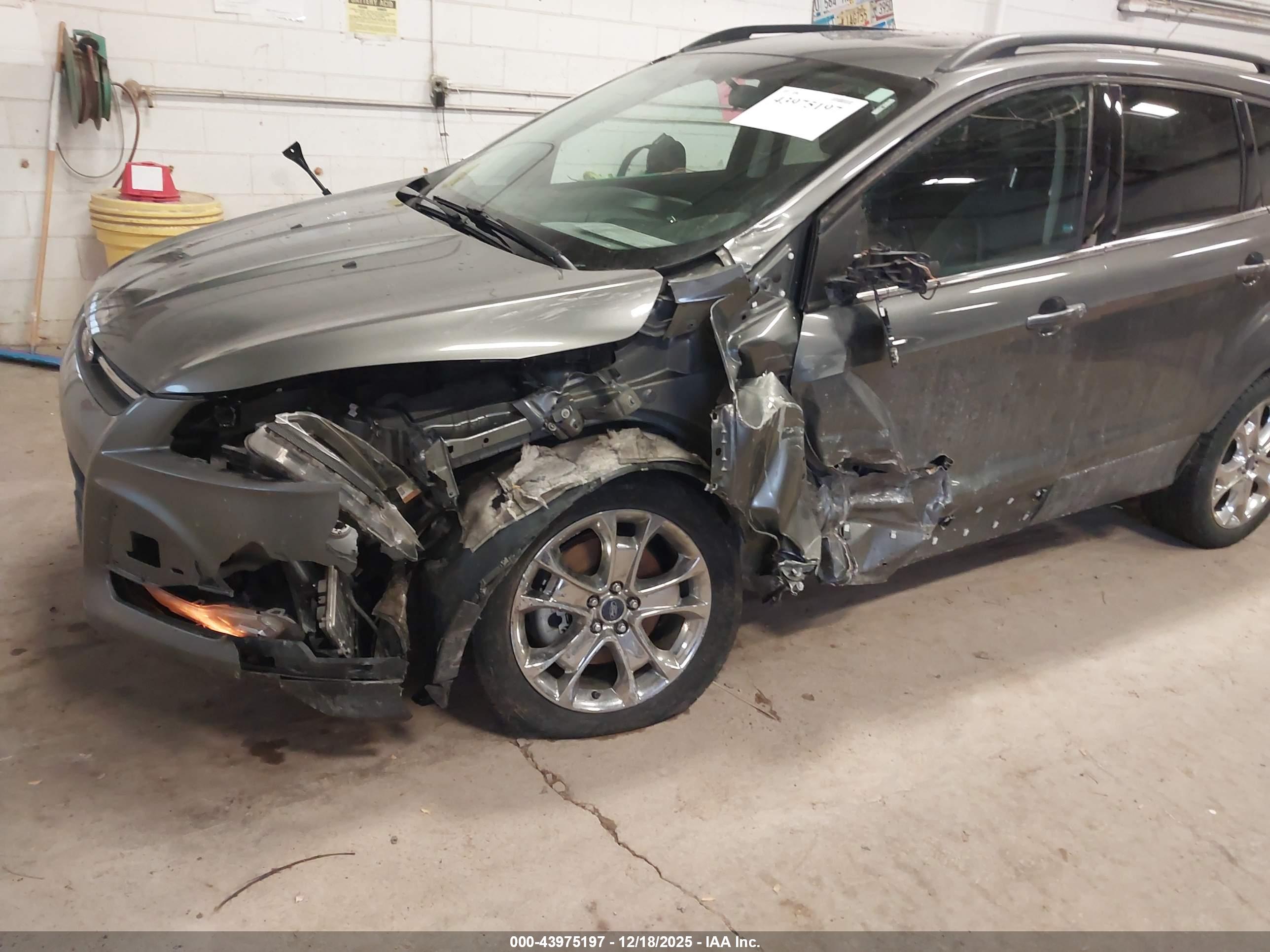 FORD ESCAPE image 6