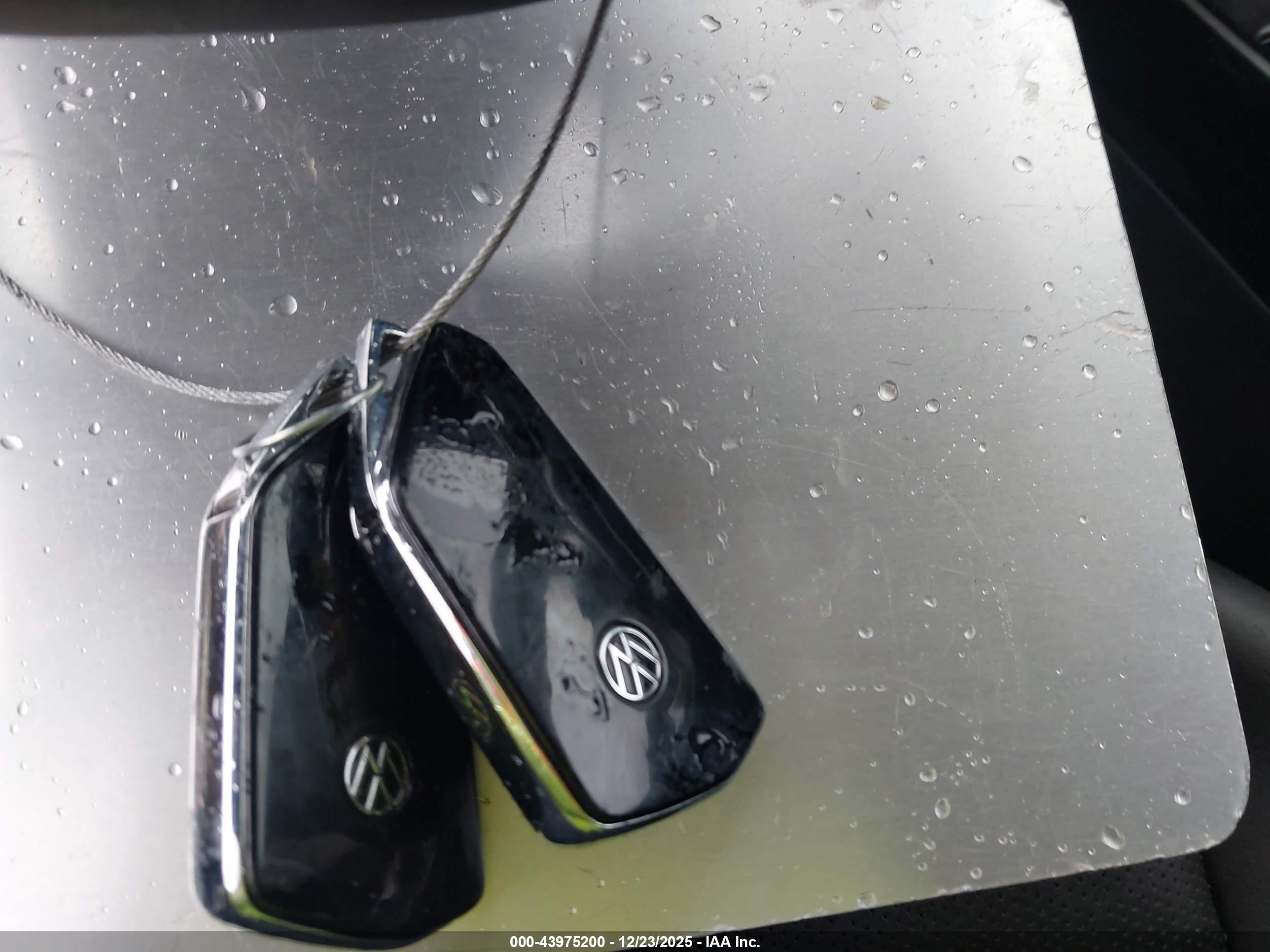VOLKSWAGEN ID.4 image 11
