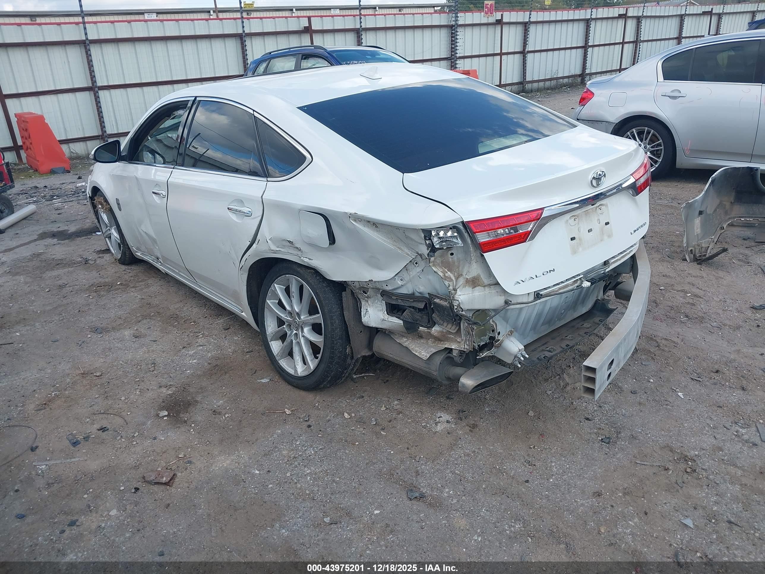 TOYOTA AVALON image 3